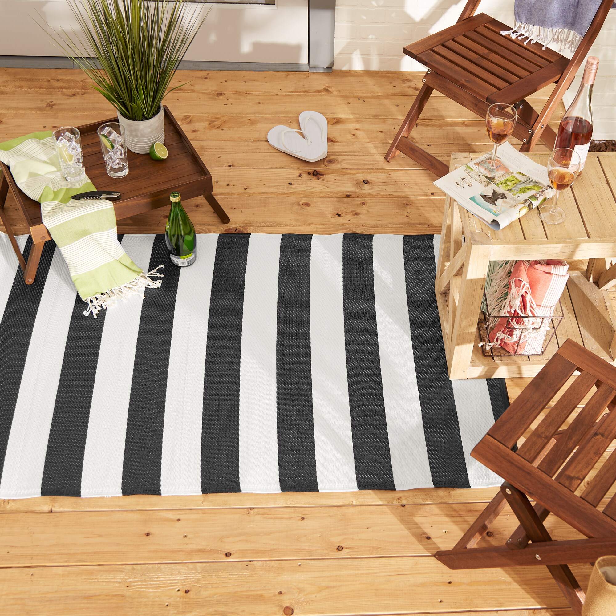 Reversible Black Stripe Easy-Care Synthetic Rug, 3' x 6'