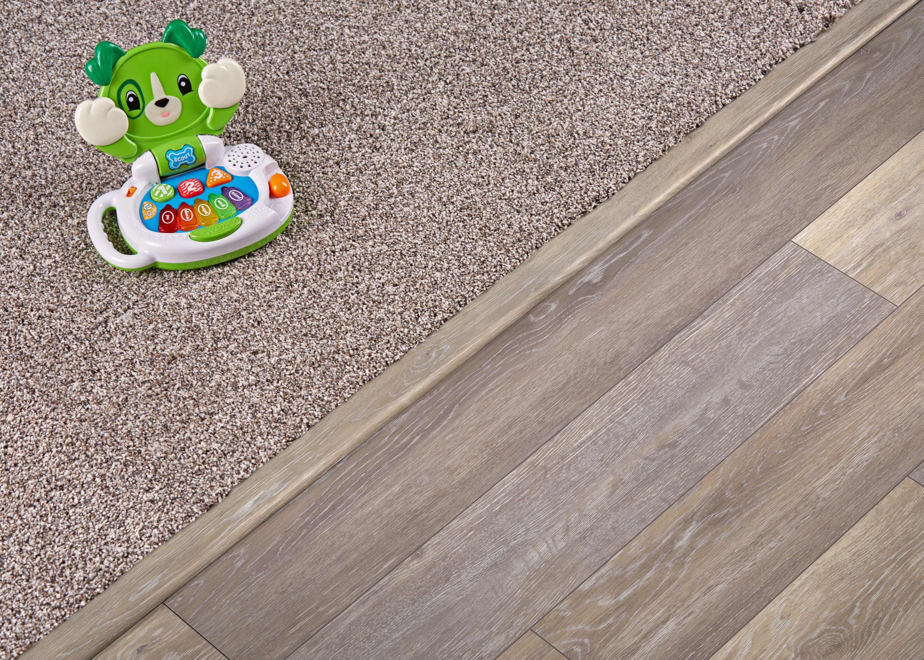 LVP - 1.38-in x 94.49-in Woodford Oak Plastic Threshold Floor Moulding