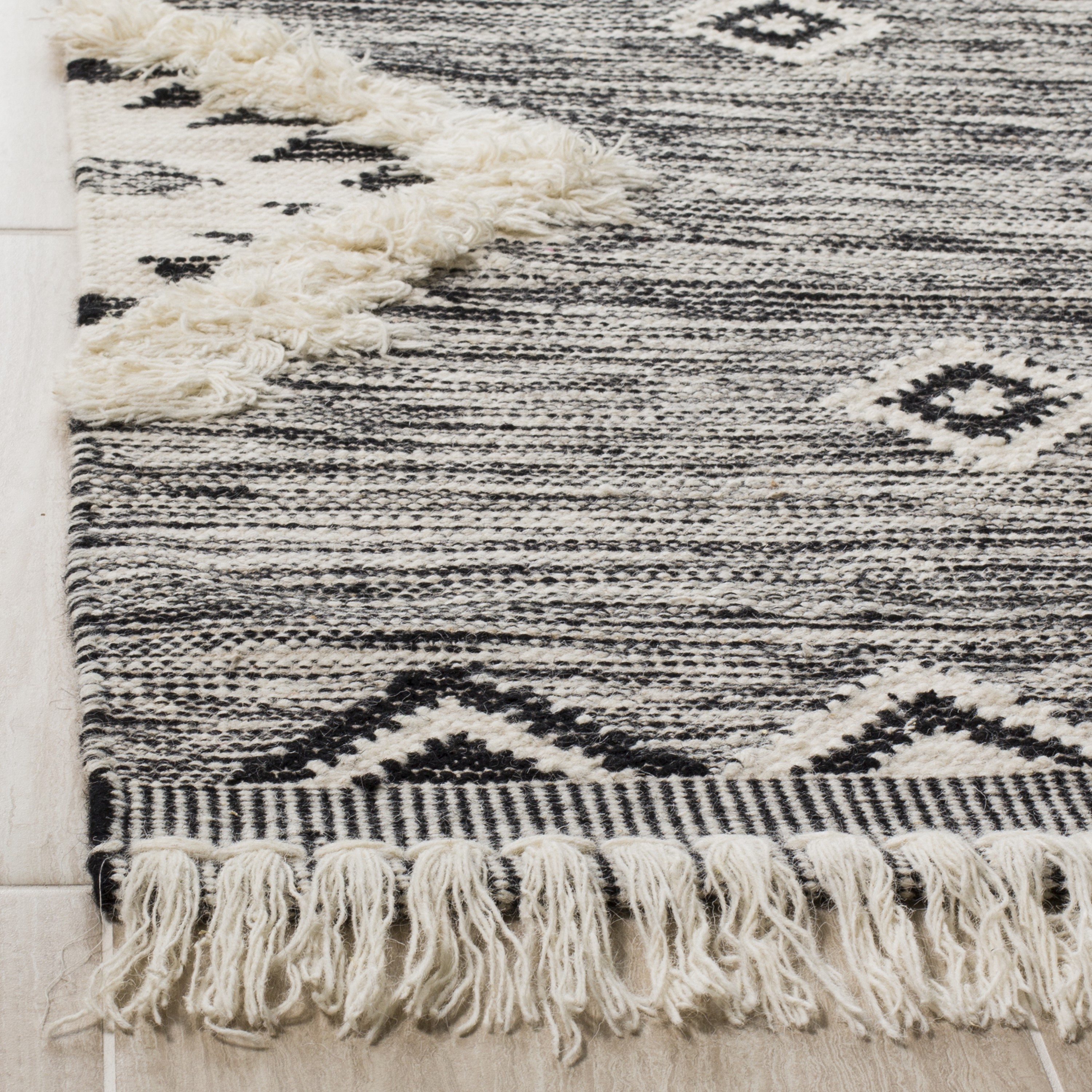 Luxurious Hand-Knotted Wool Area Rug in Black/Ivory - 8' x 10' Geometric Design