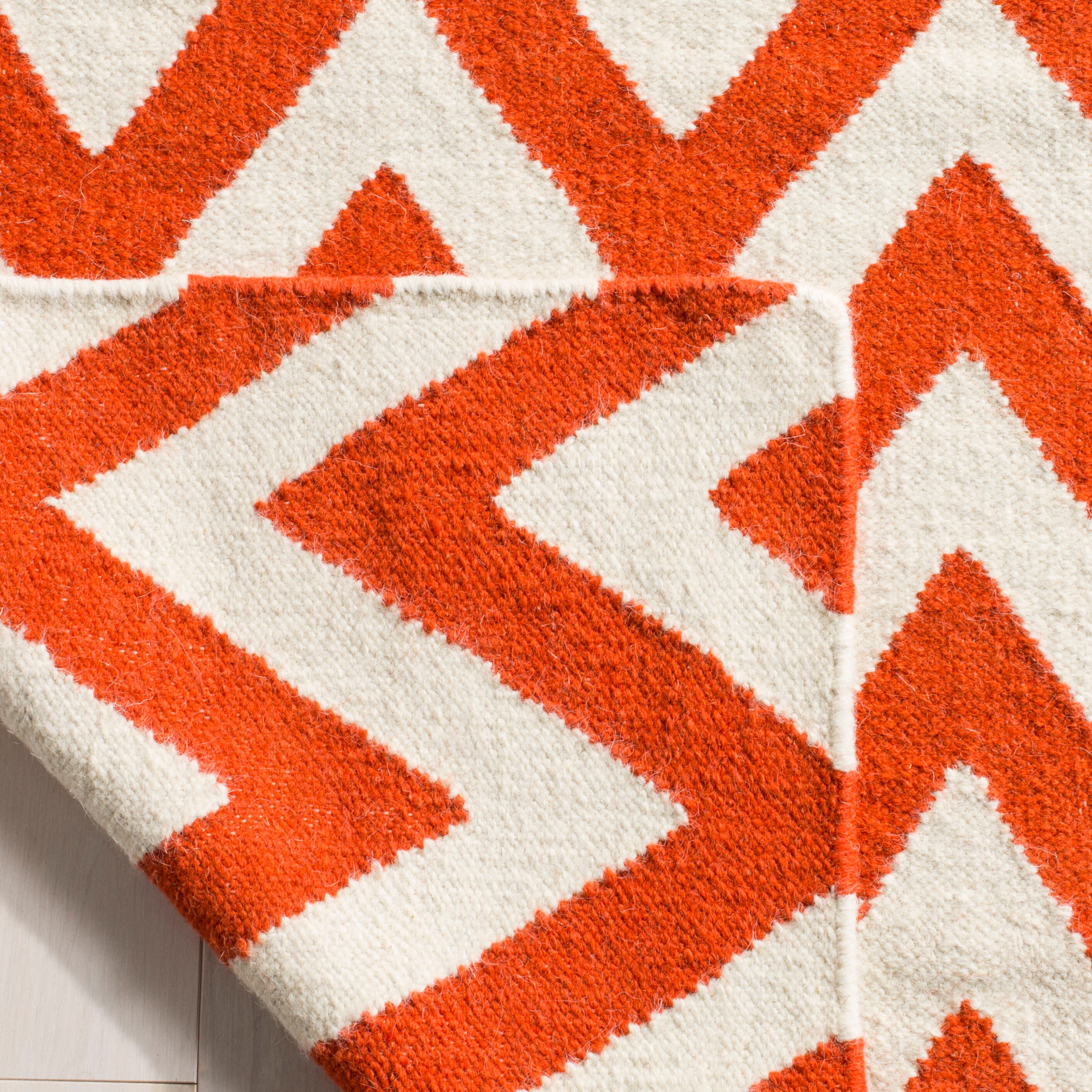 Safavieh DHU557Q-4 rugs - View #4