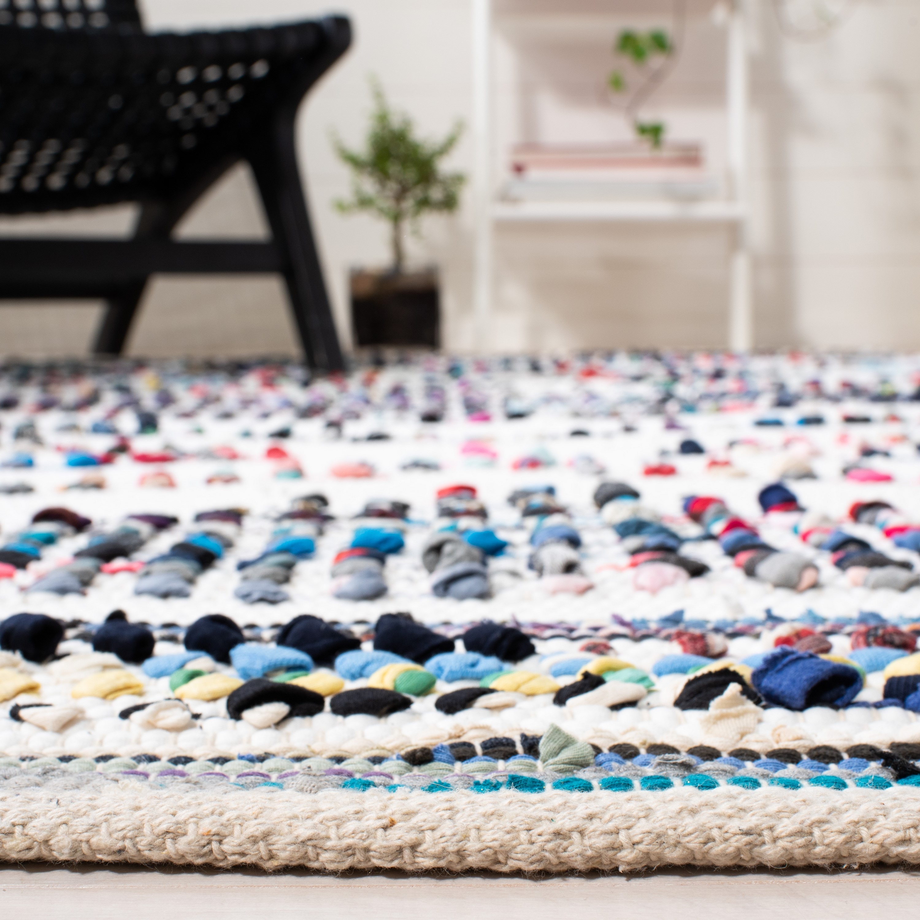 Coastal Charm Black Cotton 4' x 6' Handwoven Area Rug