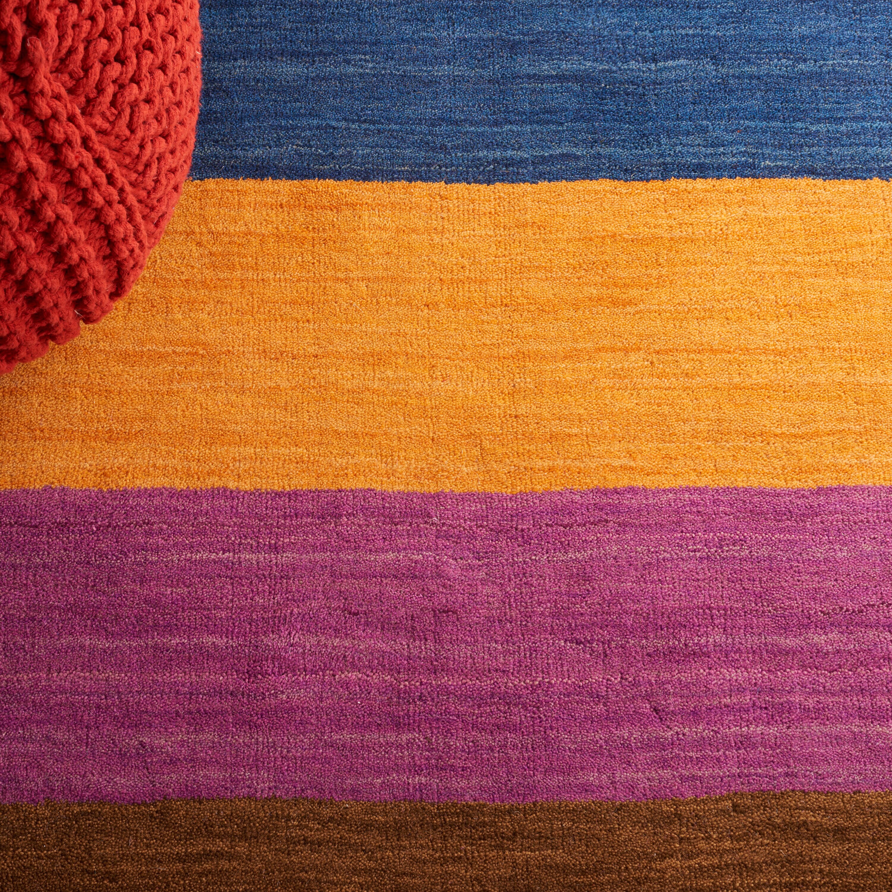 Safavieh HIM584A-6SQ rugs - View #4