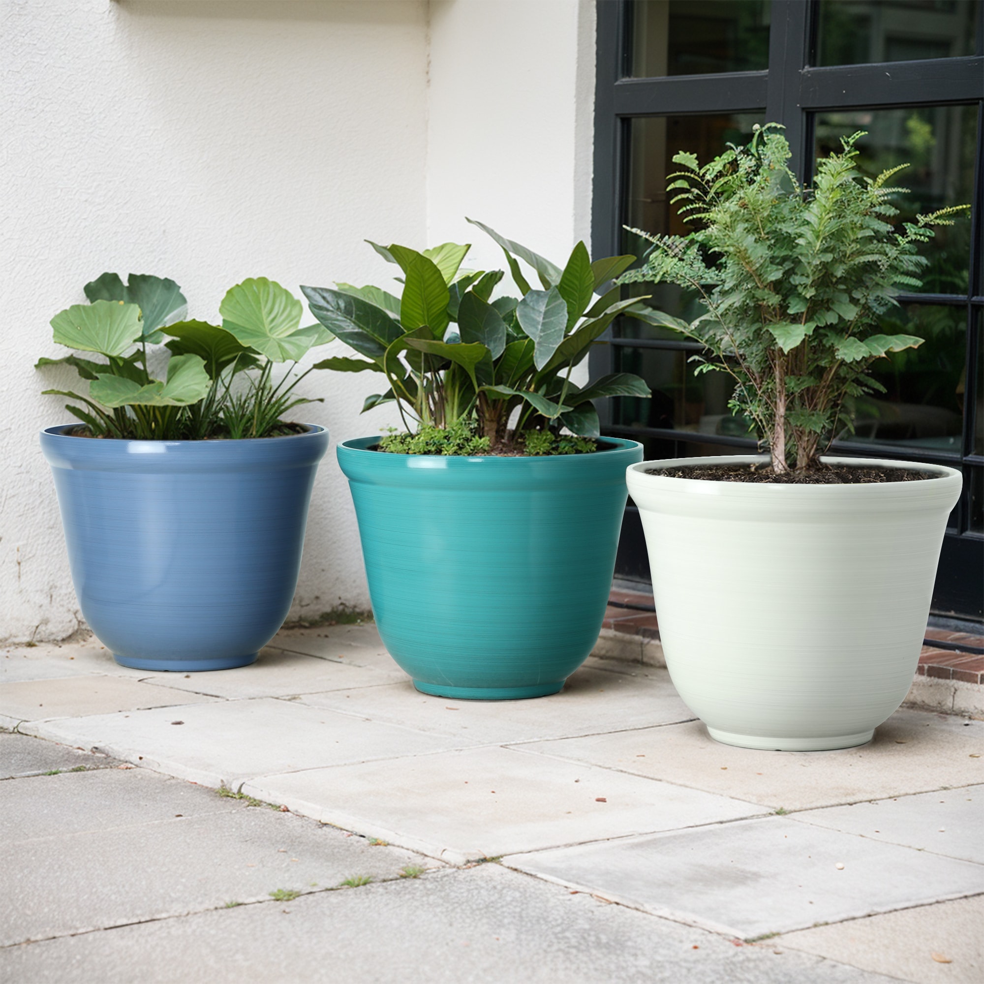 Style Selections  Round Multi-Color Recycled Plastic Indoor/Outdoor Planter Collection