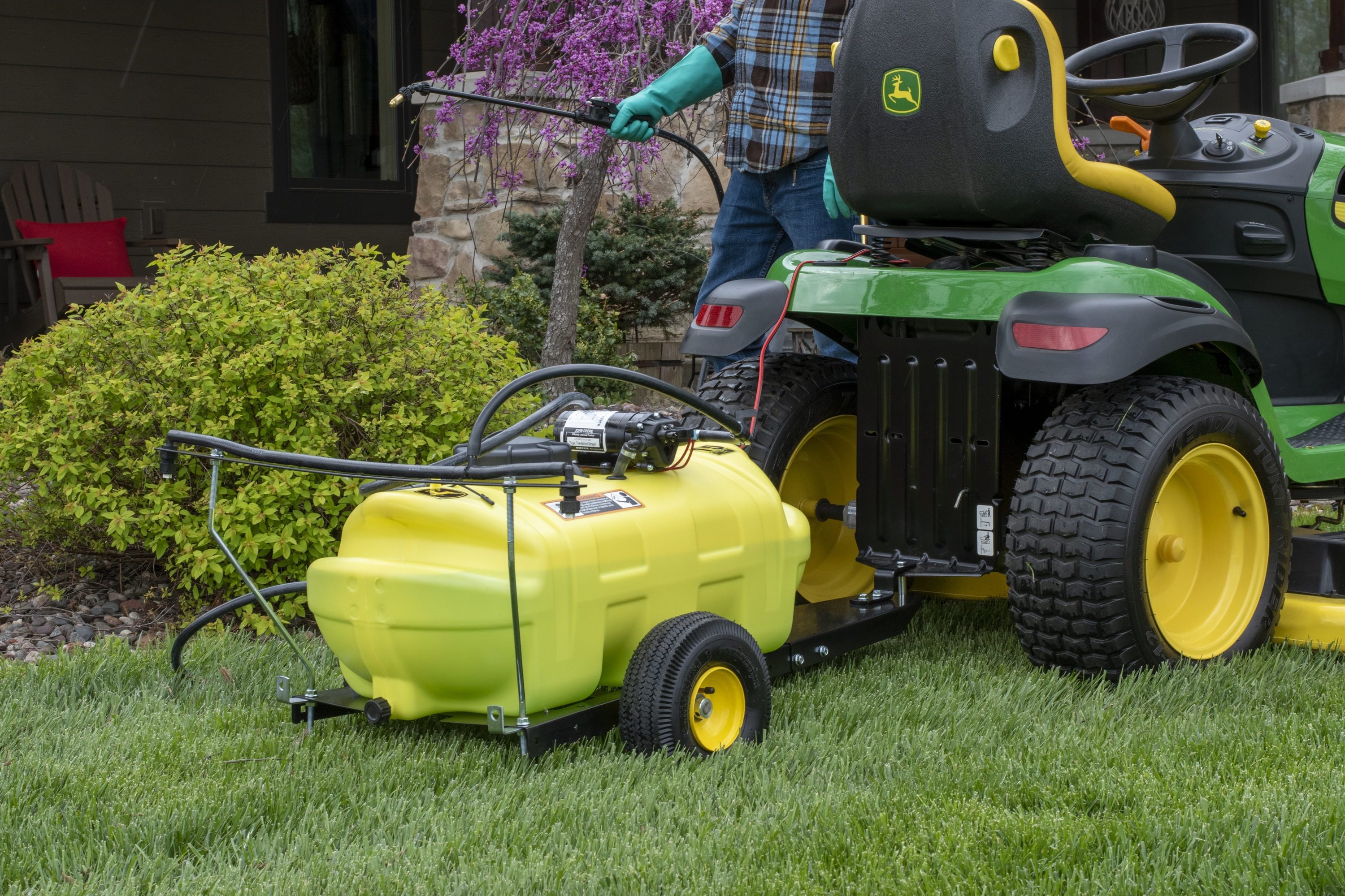 John Deere 15 Gallon 12 Volt Battery Operated Plastic Pull Behind Sprayer In The Garden Sprayers 7159