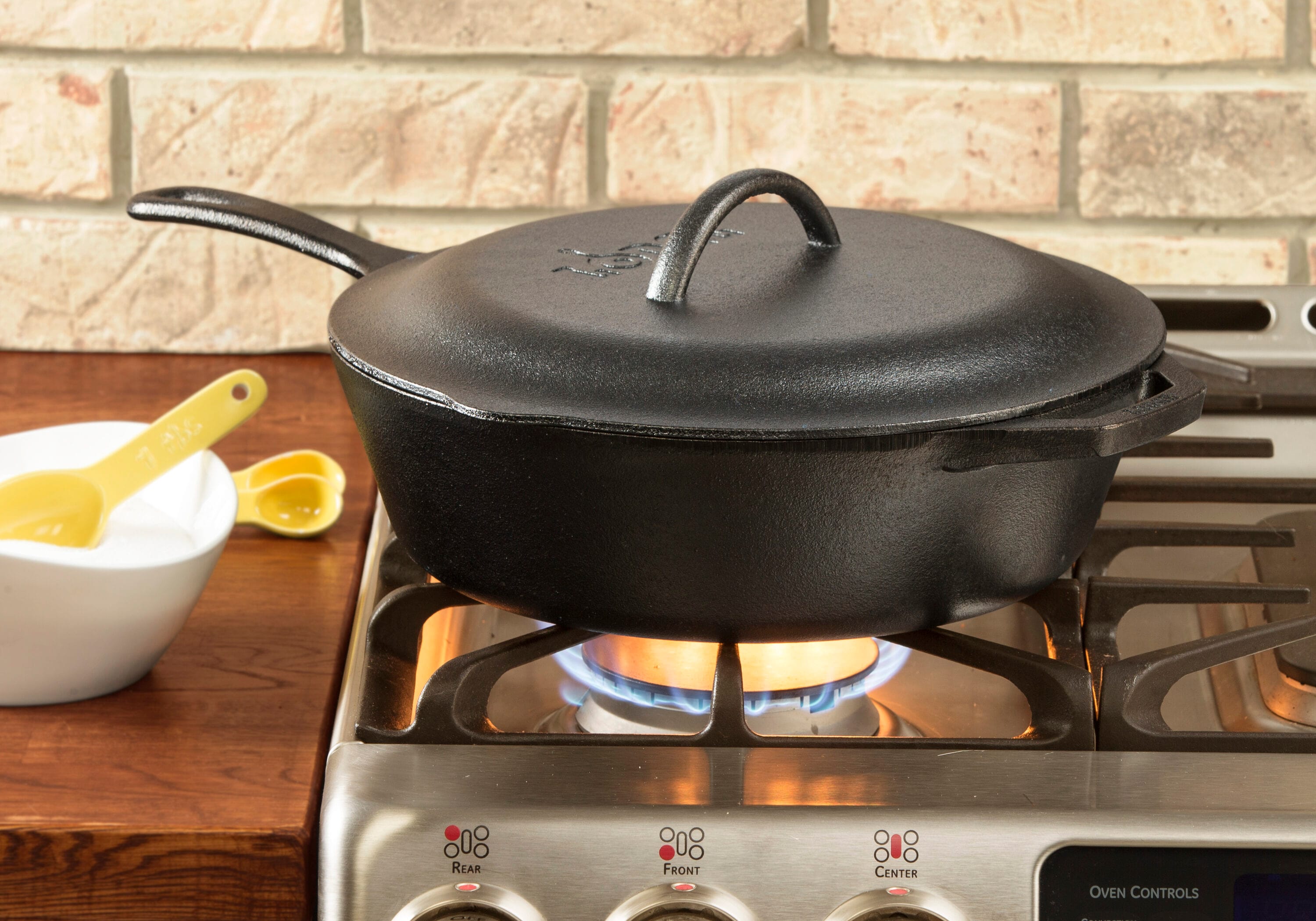 Save 40% on the Lodge Cast Iron 5-Piece Cooking Bundle