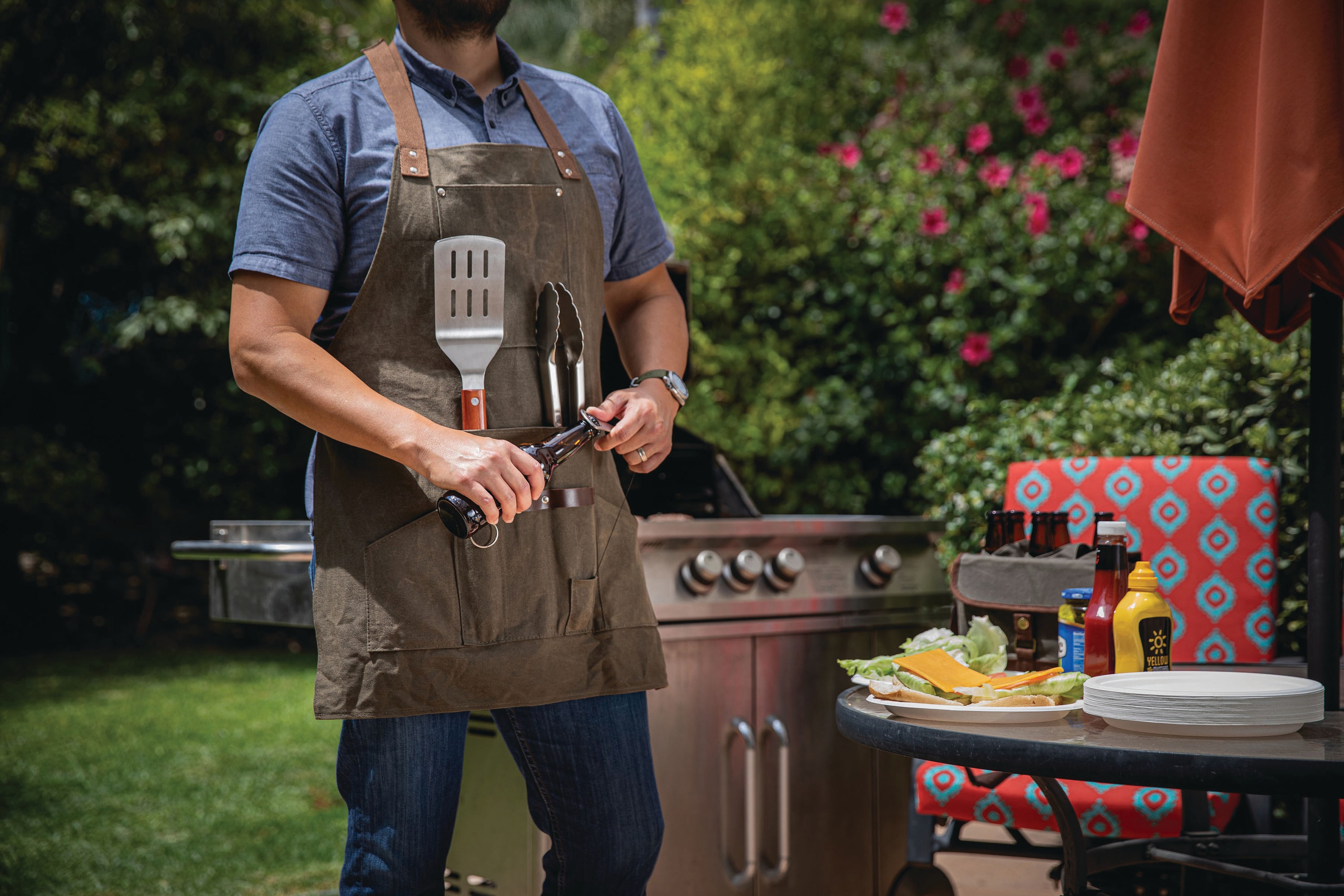 Picnic Time Wood and Stainless Steel BBQ Accessory Kit with Apron, Spatula, and Tongs 636-89-140-094-0 simolary.com 12 Picnic Time Wood and Stainless Steel BBQ Accessory Kit with Apron, Spatula, and Tongs 636-89-140-094-0 Simolary simolary.com 12