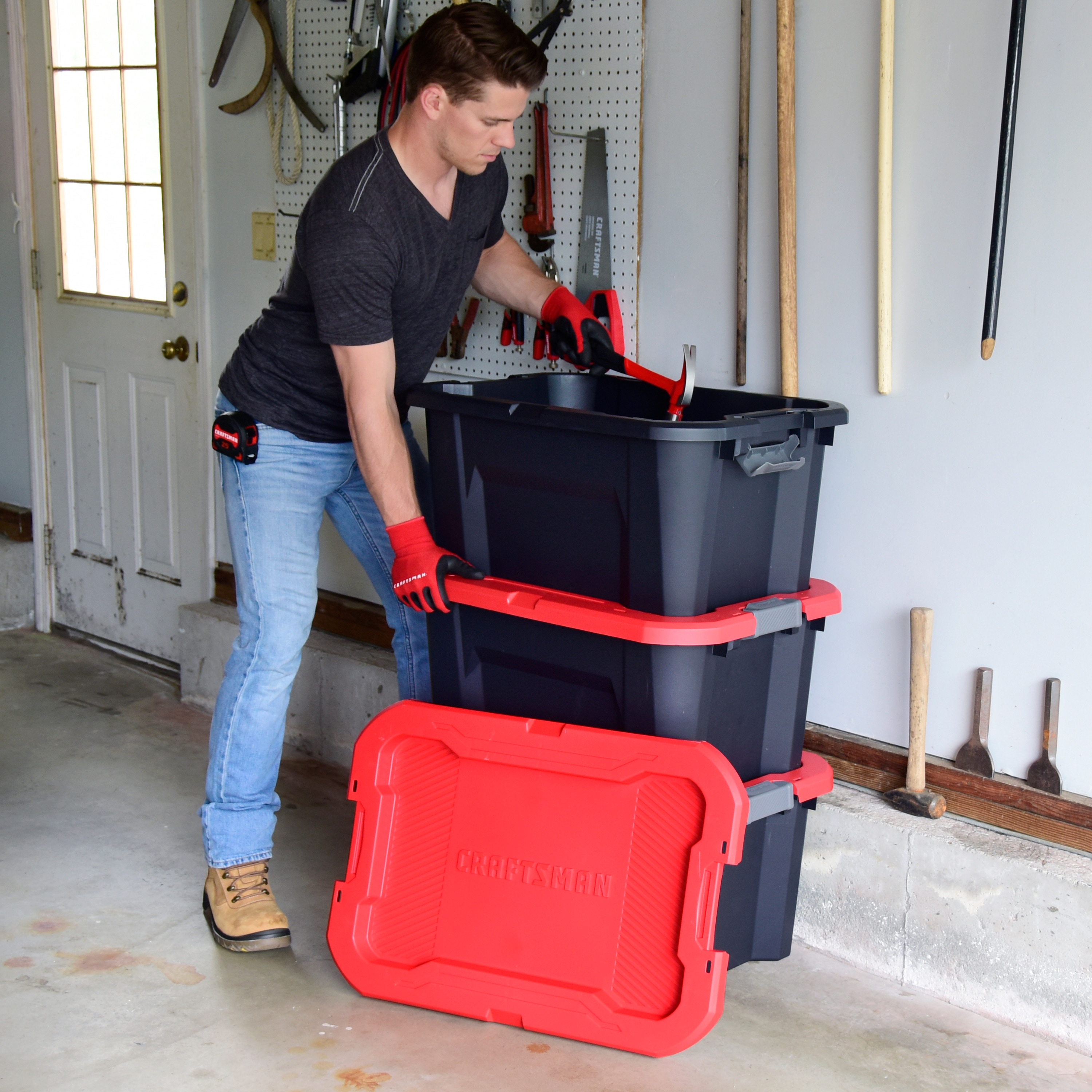 CRAFTSMAN X-large 50-Gallons (200-Quart) Black Heavy Duty Rolling Tote with  Latching Lid in the Plastic Storage Containers department at