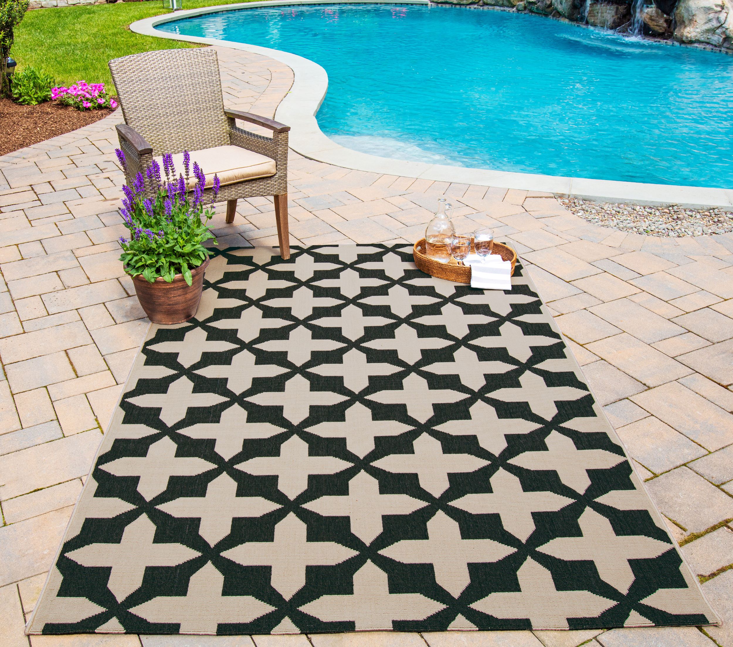 Momeni BAJA0BAJ12CHR2346 Baja 2 x 4 (ft) Charcoal Rectangular Indoor/Outdoor Geometric Area rug