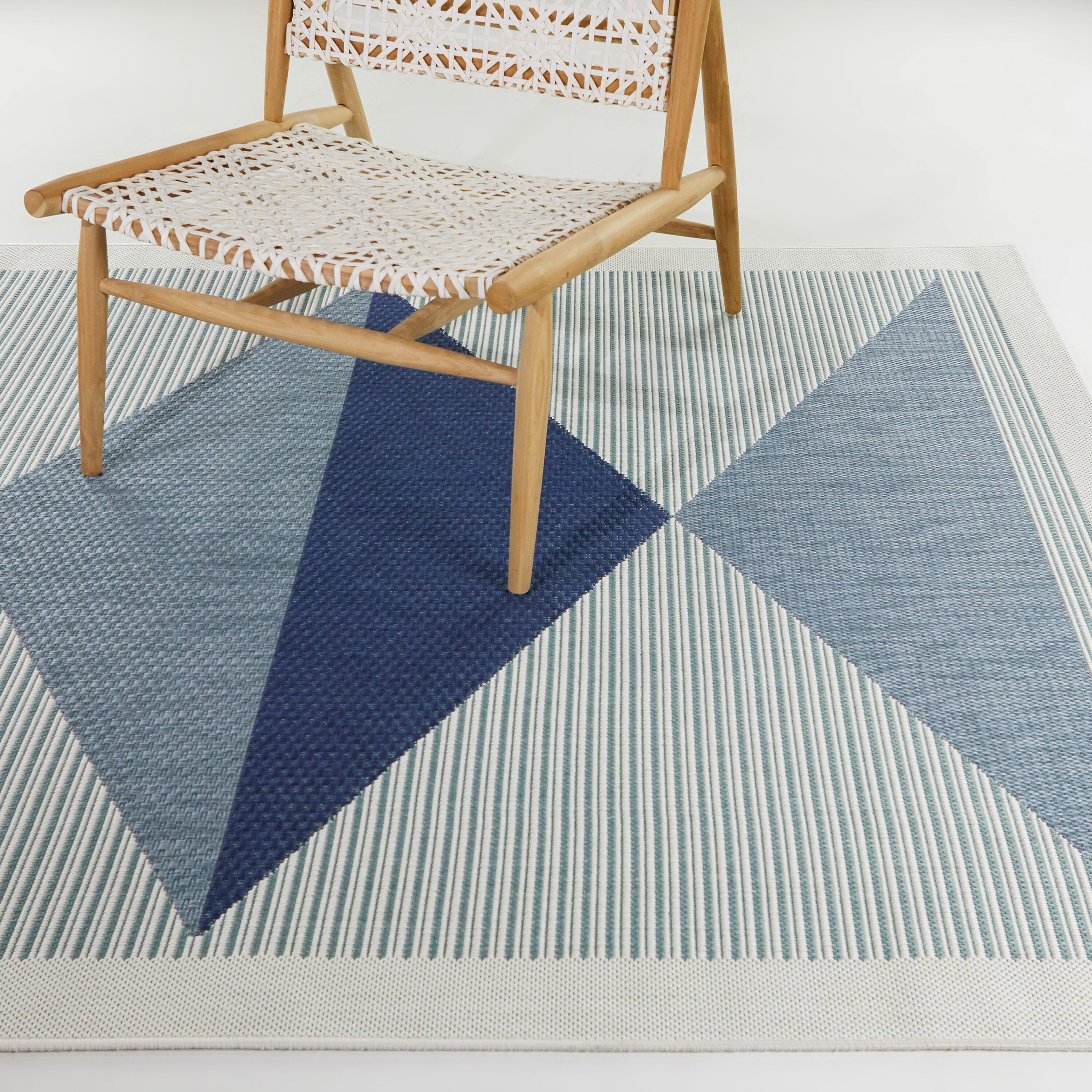 Balta 3105998 5 x 7 (ft) Polypropylene Navy Rectangular Indoor/Outdoor Geometric Area rug