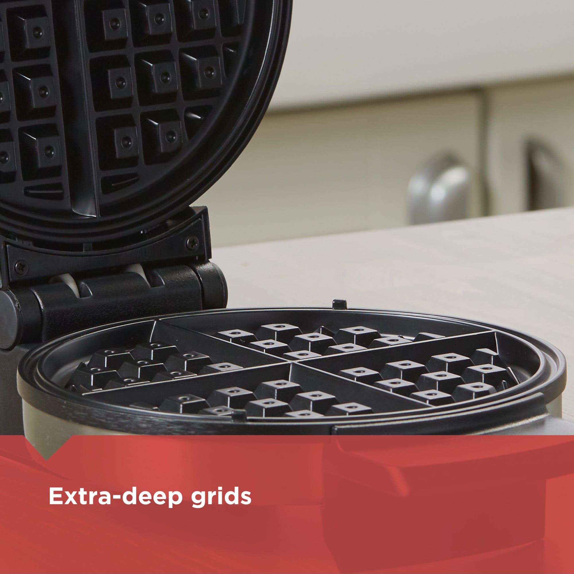 BLACK+DECKER Round Flippable Belgian Waffle Maker in the Waffle Makers  department at