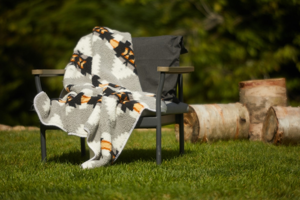 HomeRoots 4000483448 Blankets-And-Throws - View #5