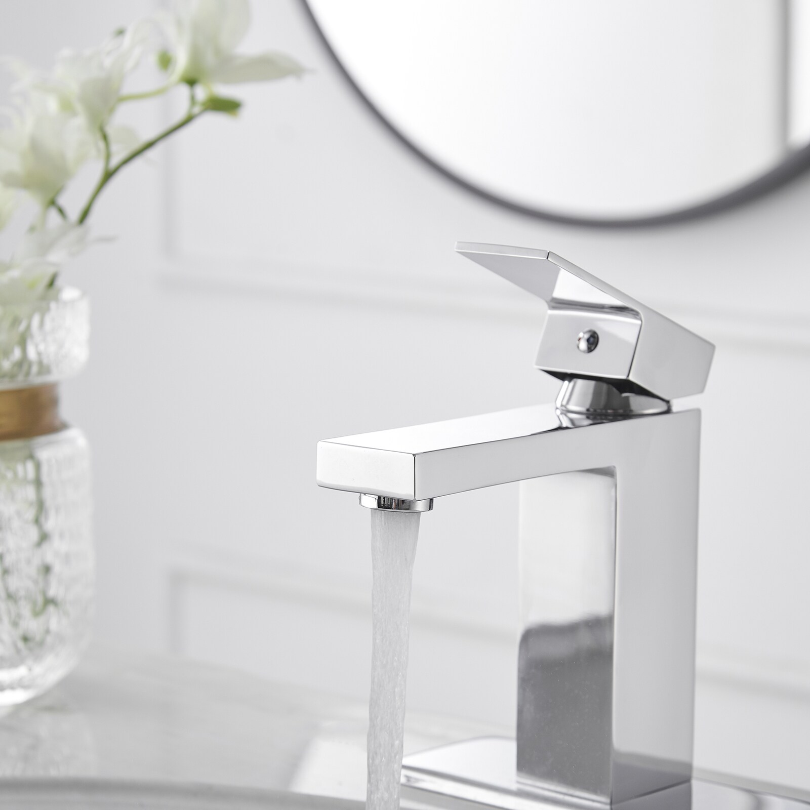 Polished Chrome Single Handle Low-Arc Bathroom Faucet