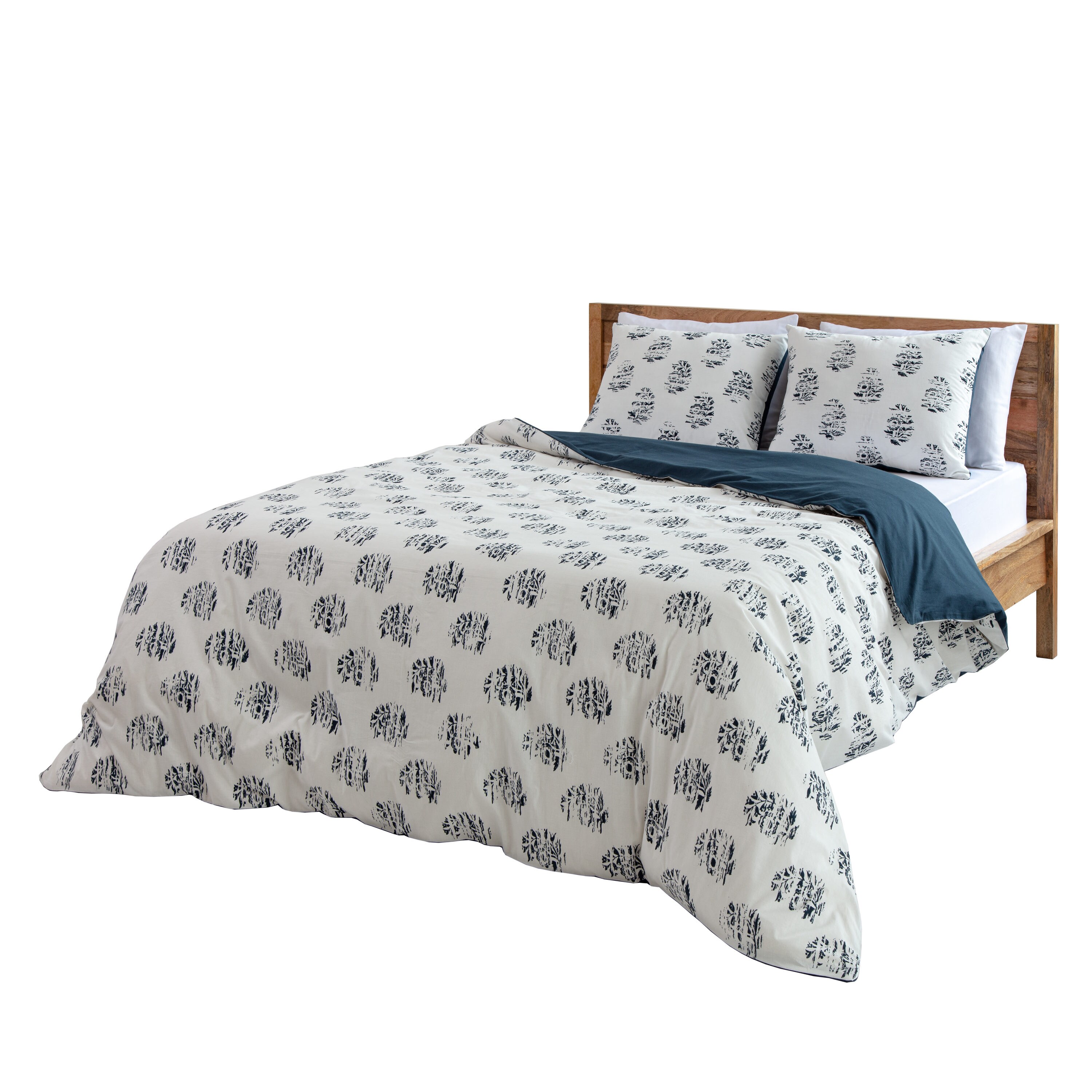 Le Méridien Bed and Bedding Set