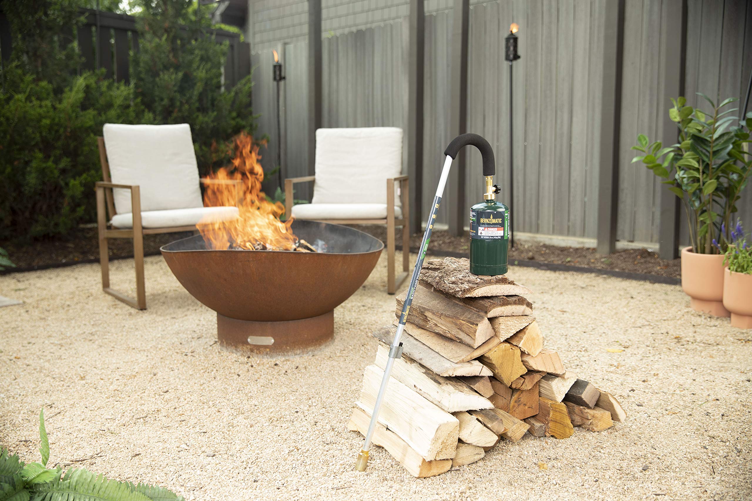 Bernzomatic JT850 Self-Igniting Outdoor Torch - 20 000 BTU for All