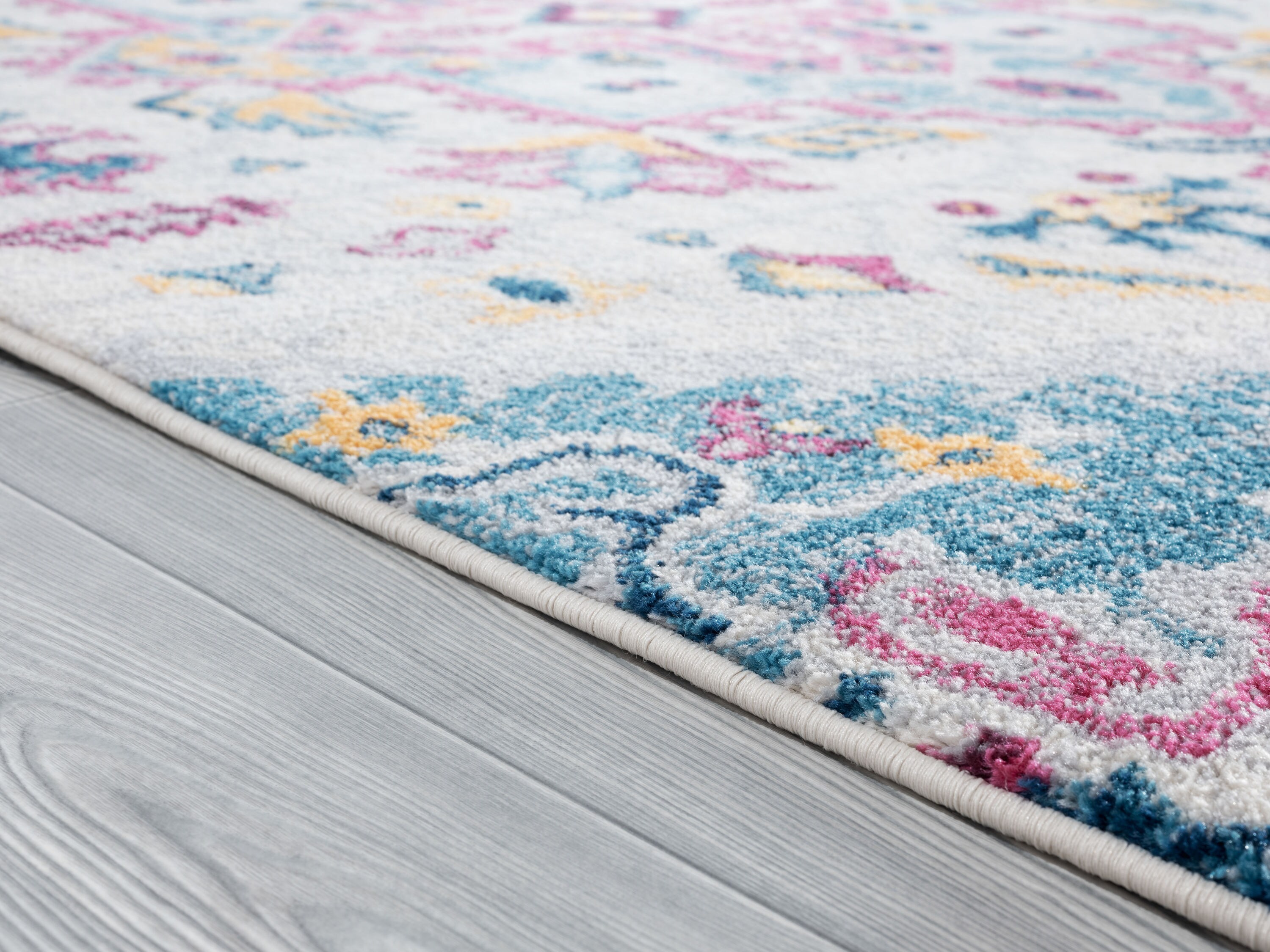 United Weavers Of America 713 21890 24 rugs - View #5