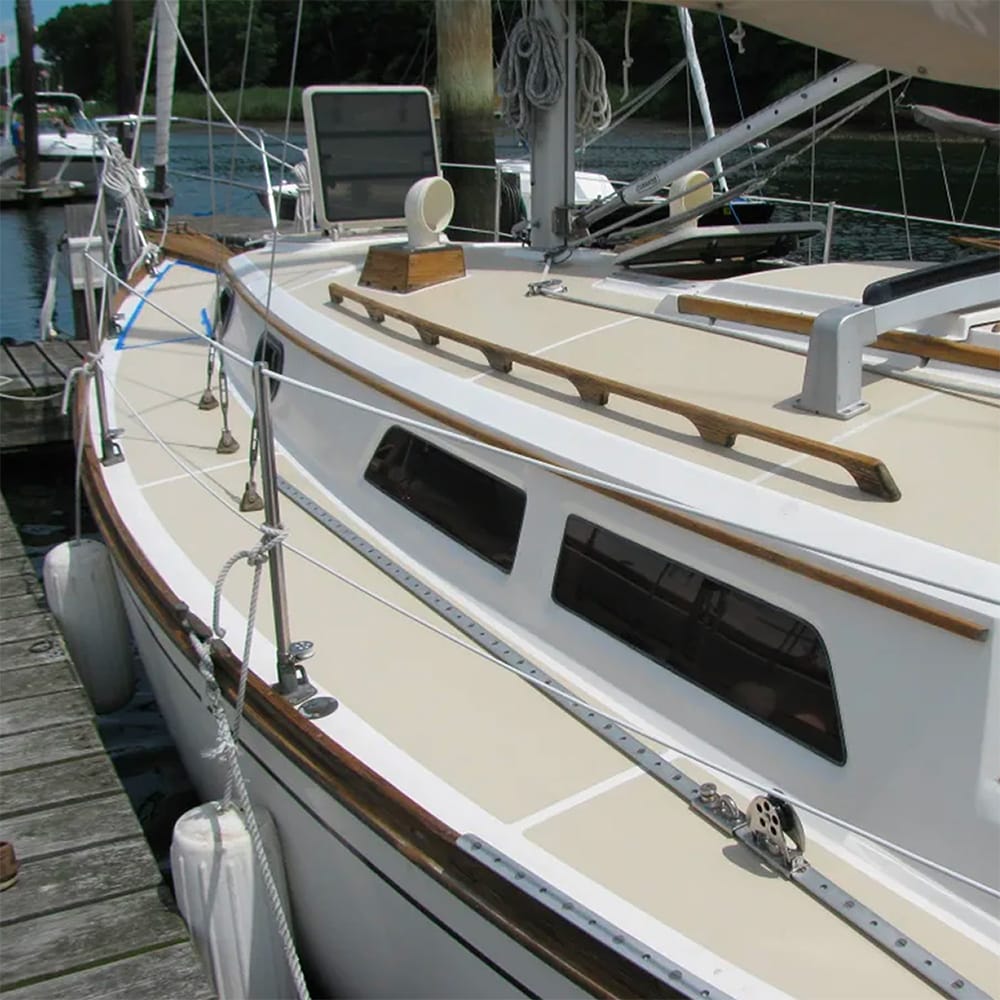 TotalBoat Aluminum Boat Paint Topside Paint Matte Earth Brown Oil-based  Marine Paint (1-quart) in the Marine Paint department at