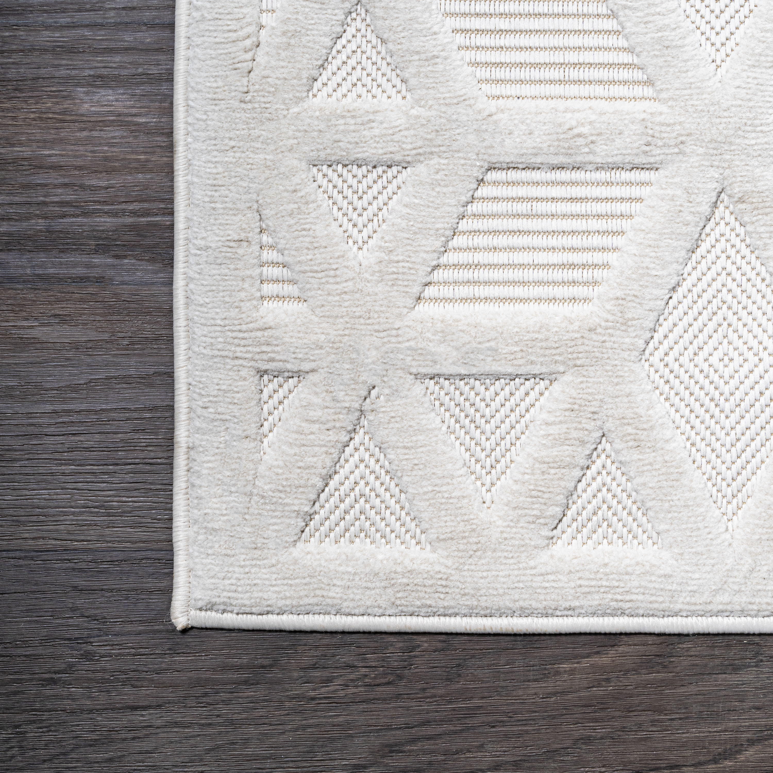 Ivory Geometric 4' x 6' Handmade Synthetic Indoor/Outdoor Rug