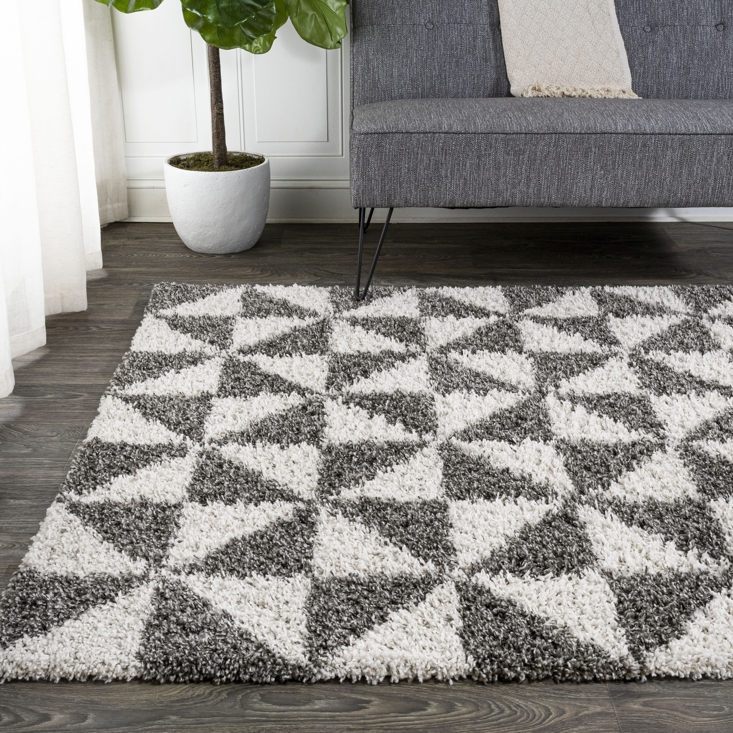 Moroccan-Inspired Geometric Gray Shag Rug 4' x 6'