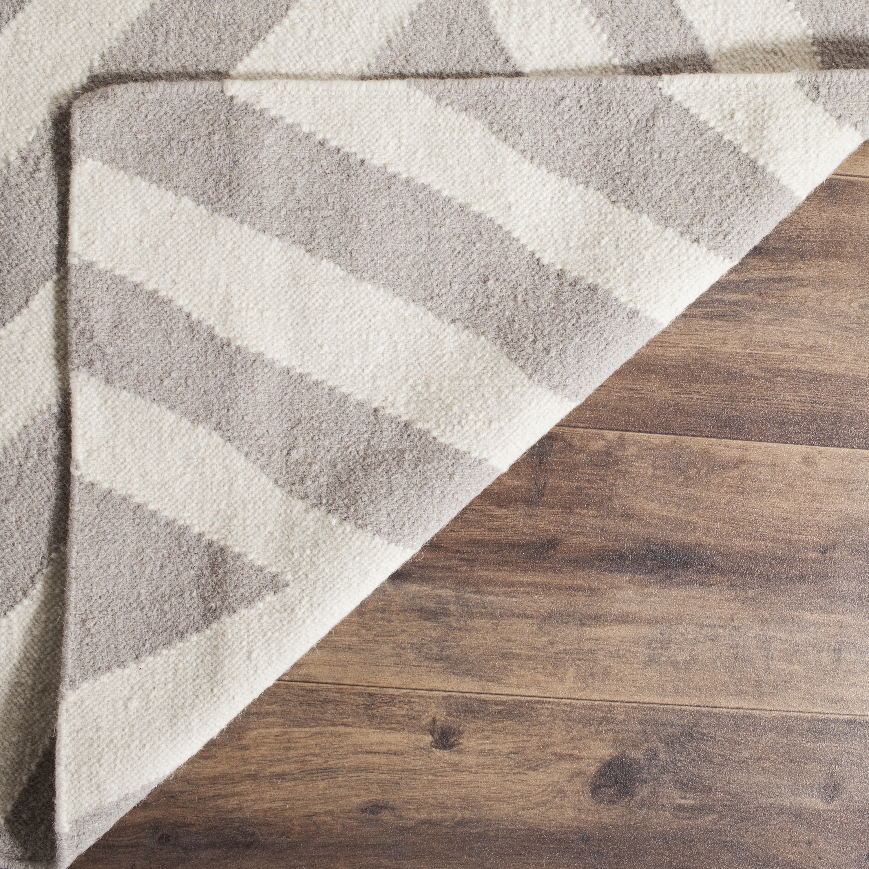 Safavieh DHU568B-24 rugs - View #4