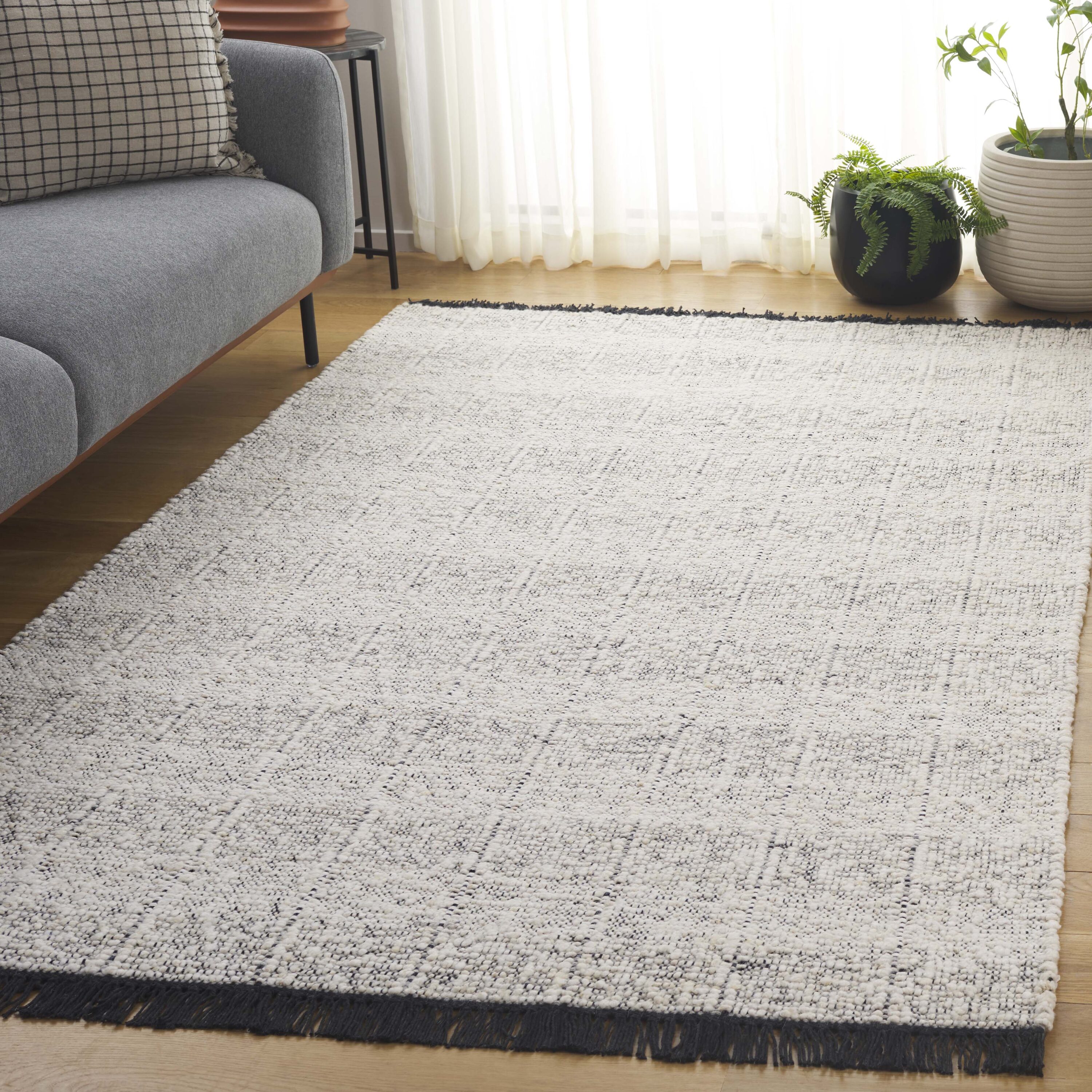  Manhattan 677 Ivory/Black Contemporary 5Ft x 8Ft Medium Rectangle Rug