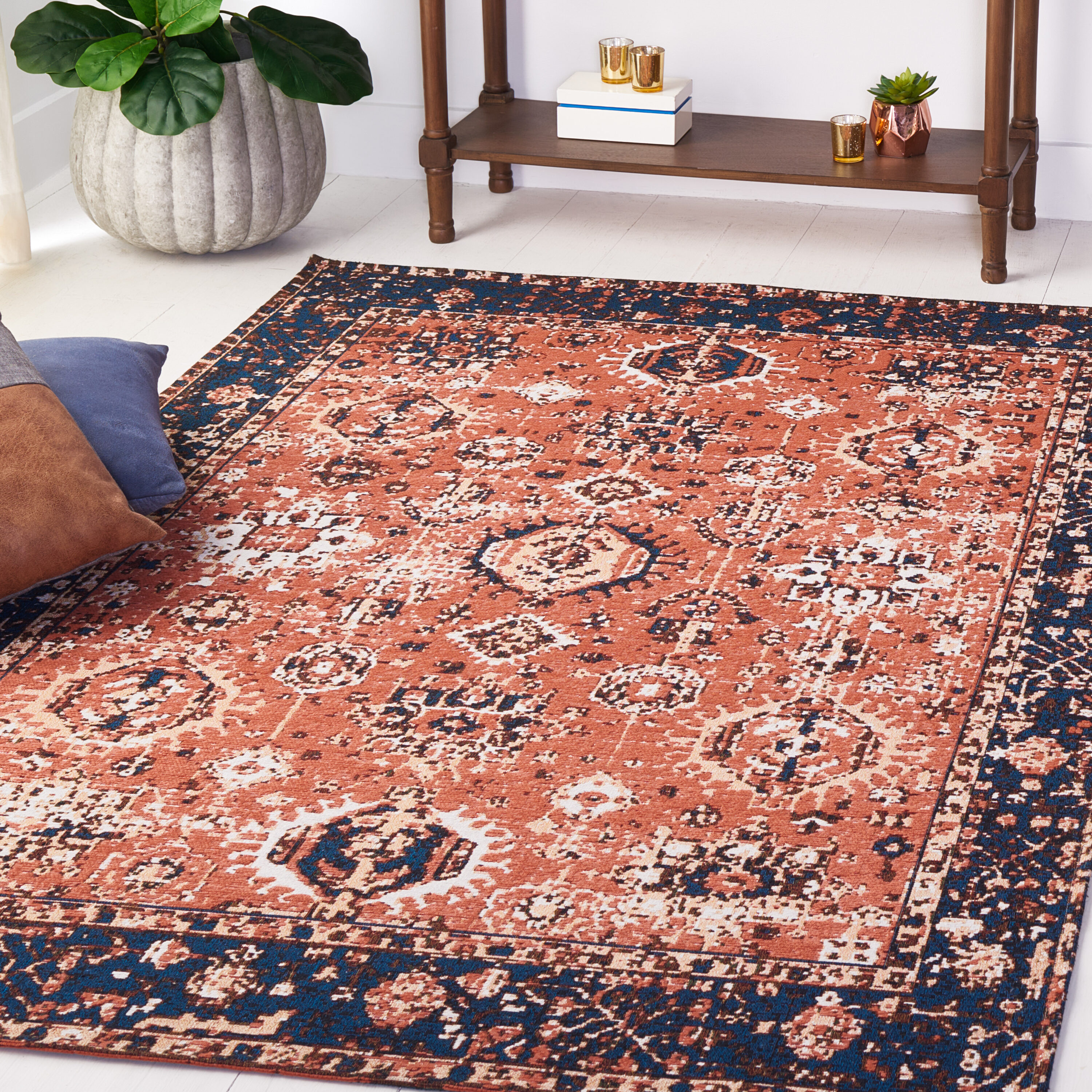 Safavieh ECR102Q-4 Easy Care 4 x 6 (ft) Loomed Polyester Red/Navy Rectangular Indoor Border Machine washable Area rug