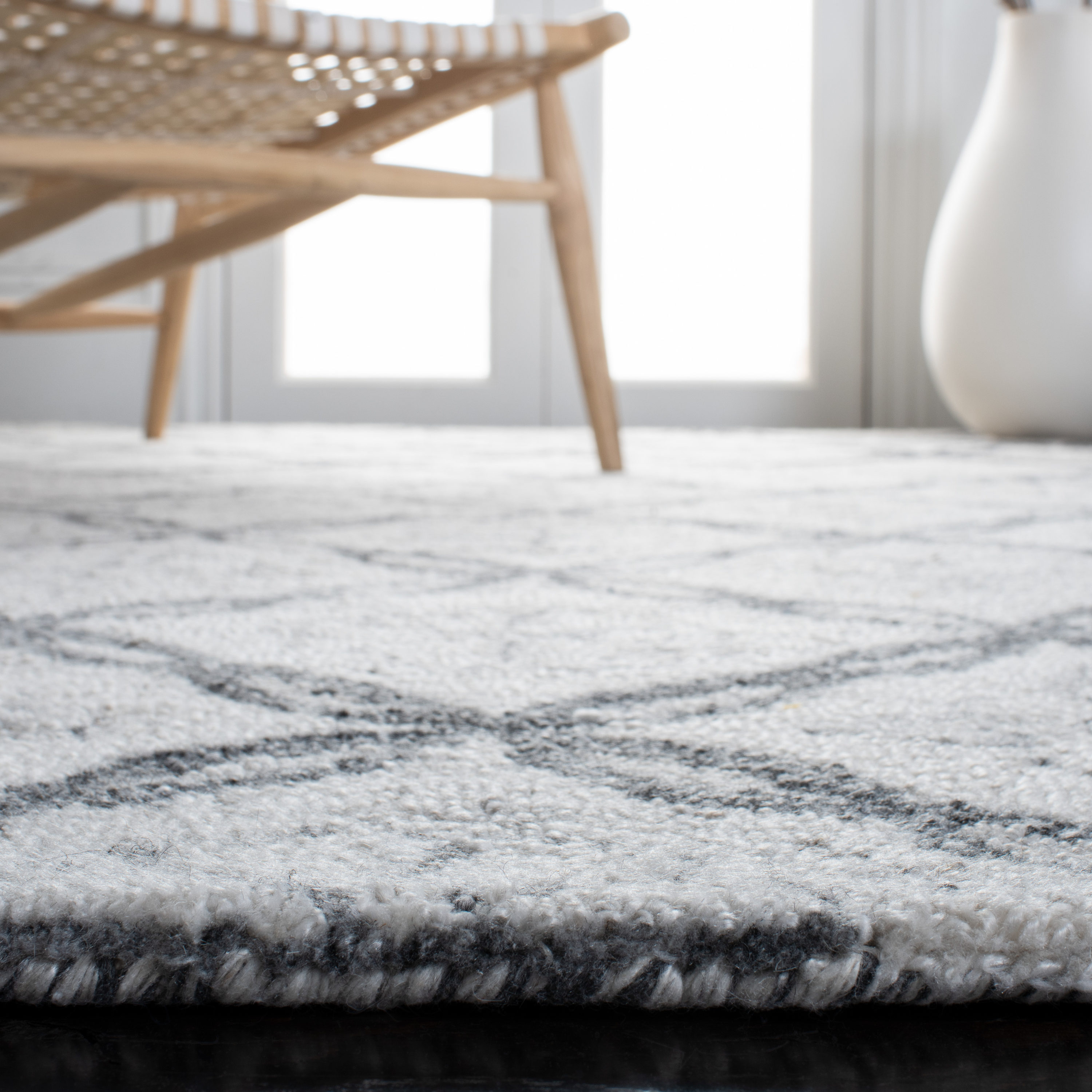 Safavieh MRQ118A-6SQ rugs - View #7