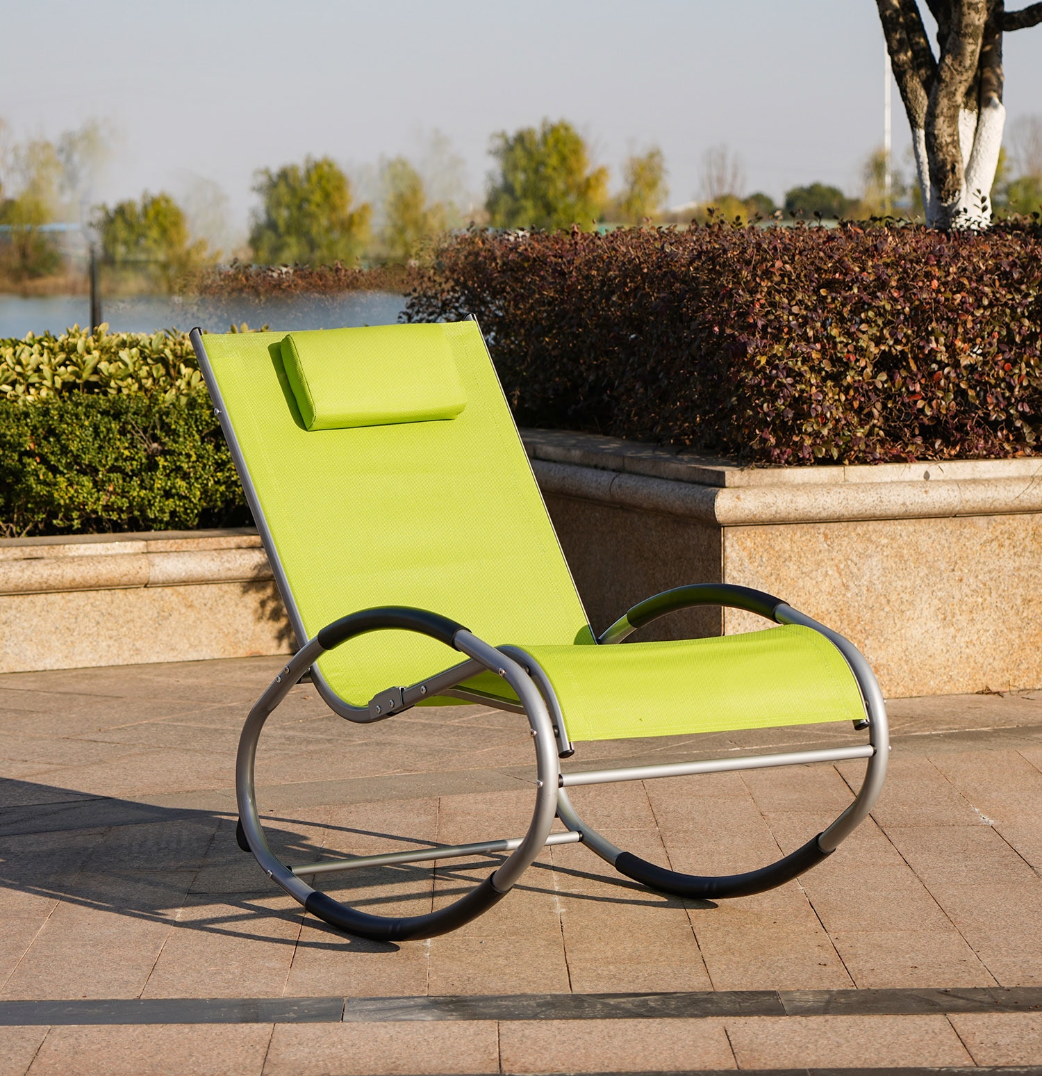 Direct Wicker DWL-008GE Alisa black Iron Frame Chaise Lounge Chair with Green Sling Seat