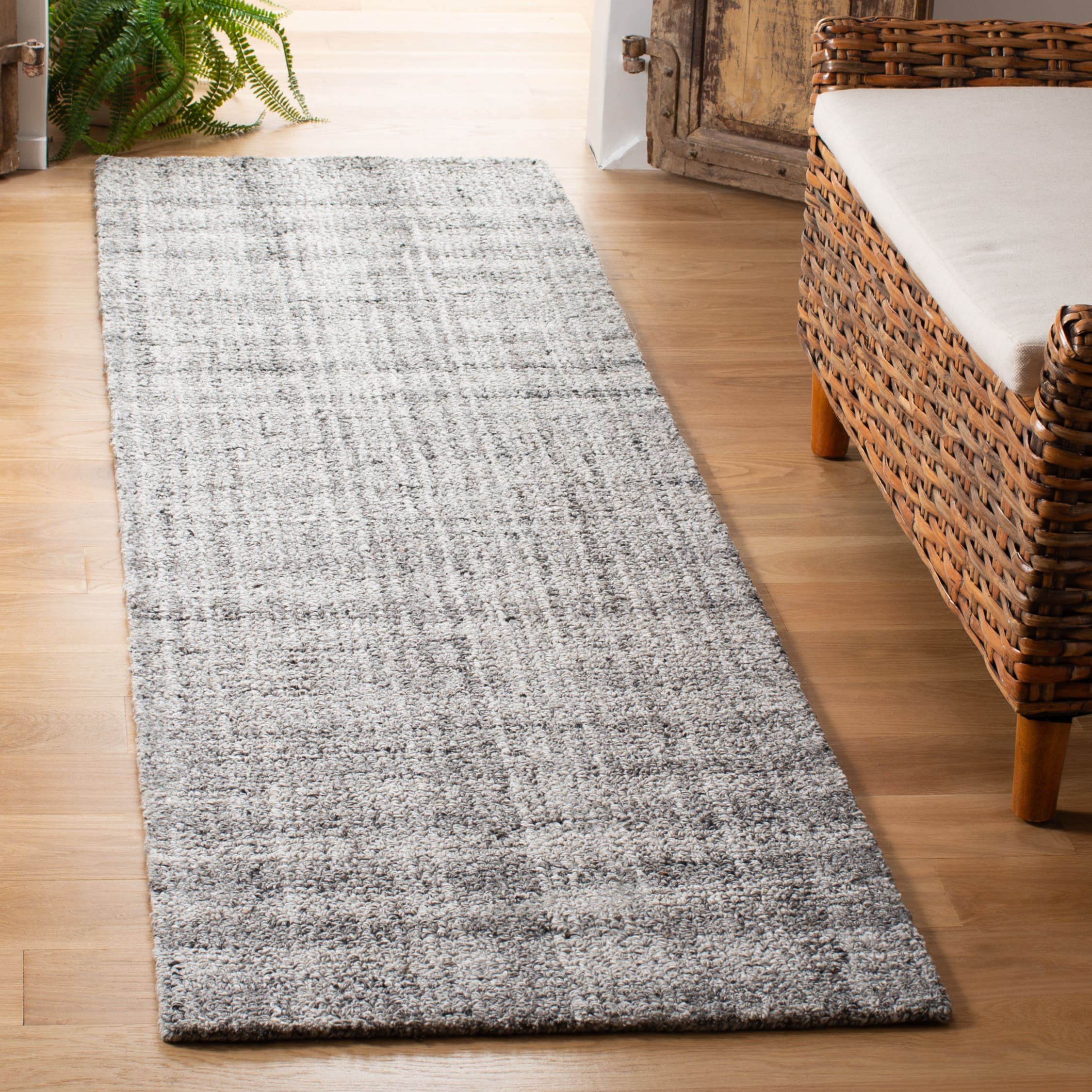 Safavieh ABT604F-28 Abstract Aya 2 x 8 (ft) Tufted Synthetic Gray/Black Rectangular Indoor Distressed/Overdyed Farmhouse/Cottage Runner rug
