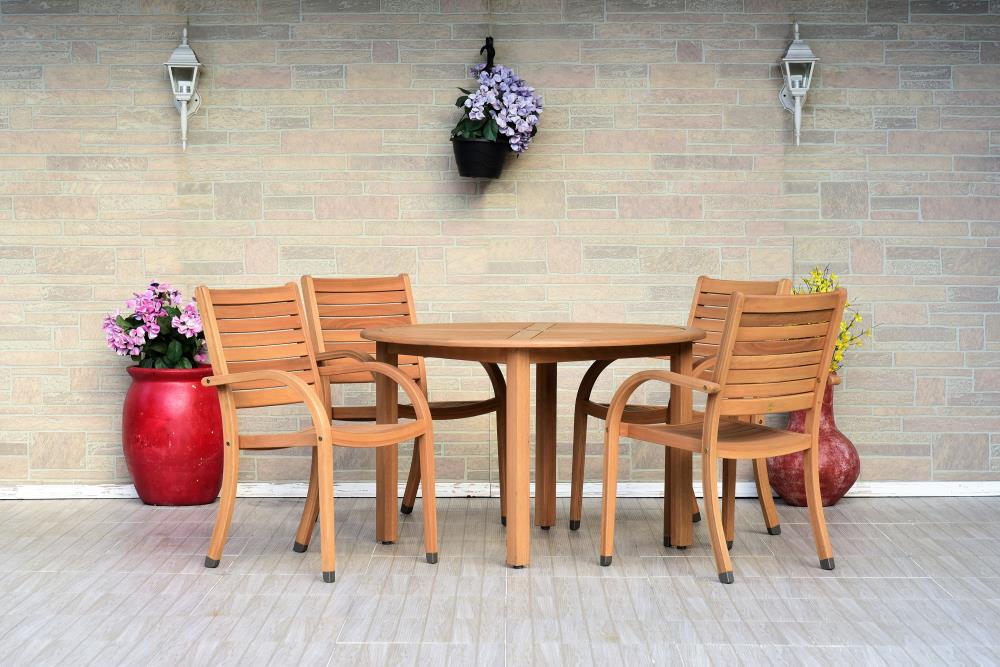 Amazonia SC OLDBU4CATA LOT Amazonia Eucalyptus 5 -Piece Brown Patio Dining Set Wood Round Table with 4 Brown Stackable Stationary Chairs