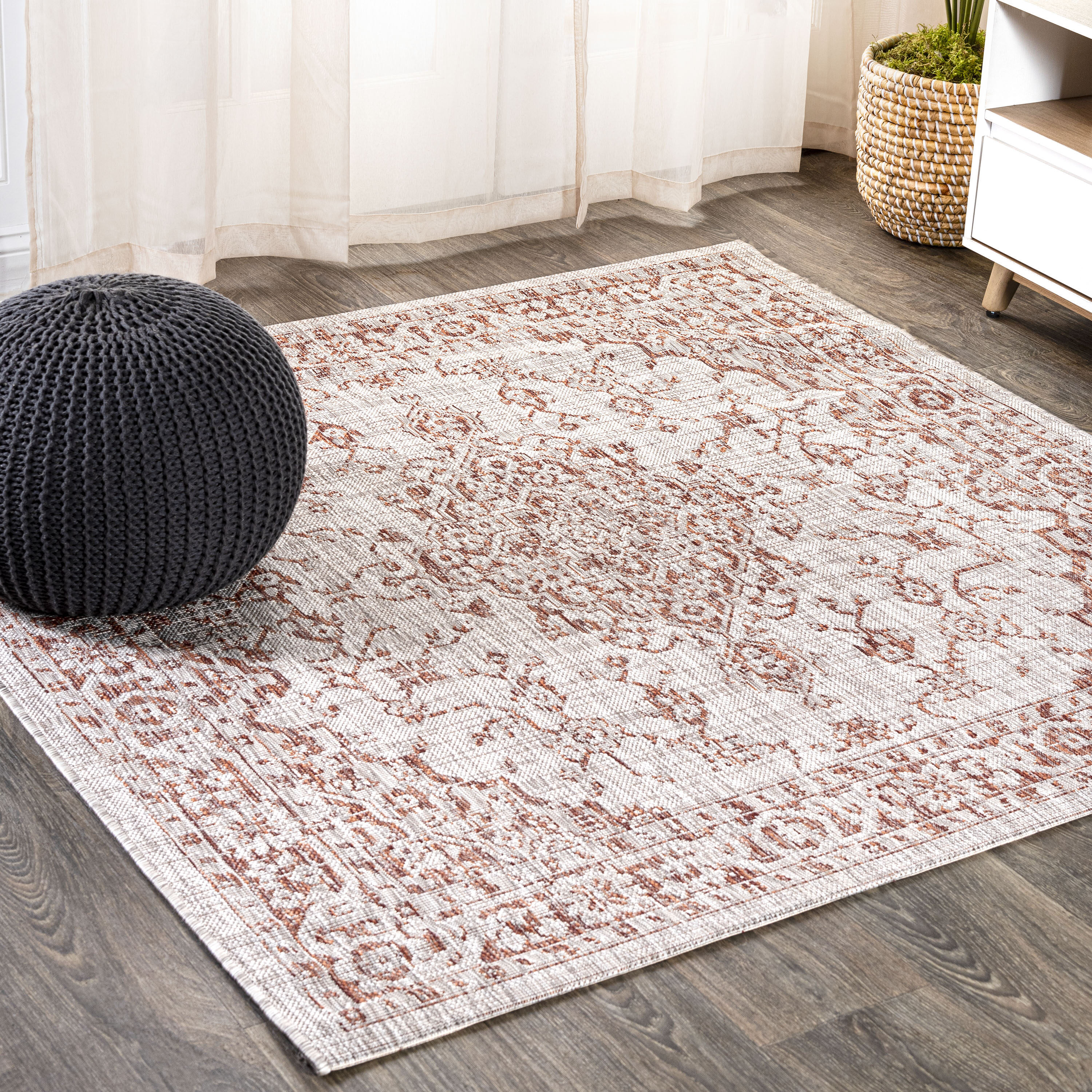 JONATHAN  Y SMB102A-5SQ Santa Monica Rozetta Boho Textured Weave 5 x 5 (ft) Loomed Polypropylene Red/Taupe Square Indoor/Outdoor Distressed/Overdyed Persian Area rug
