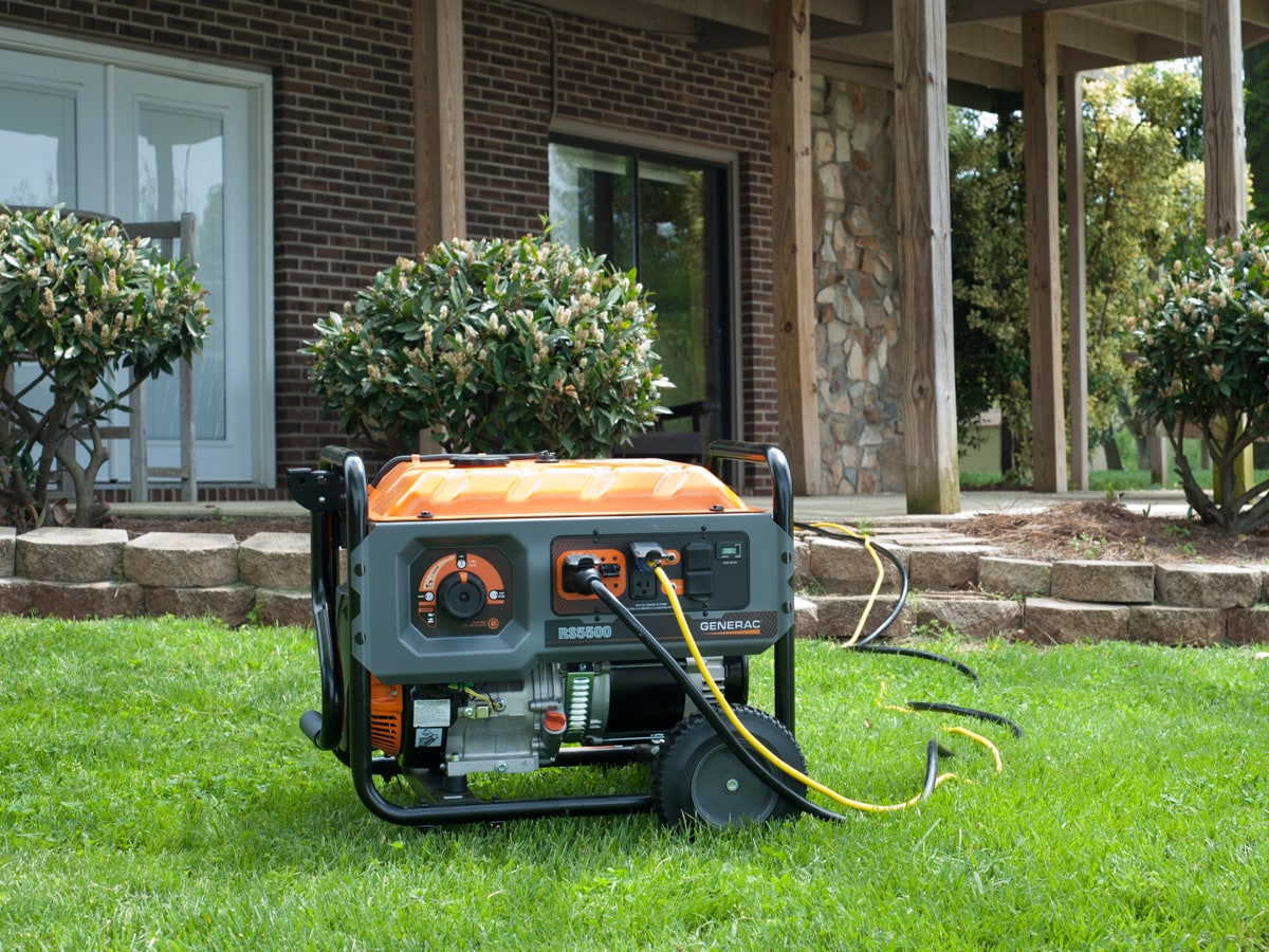 Generac Rapid Start 5500-Watt Gasoline Portable Generator in the ...