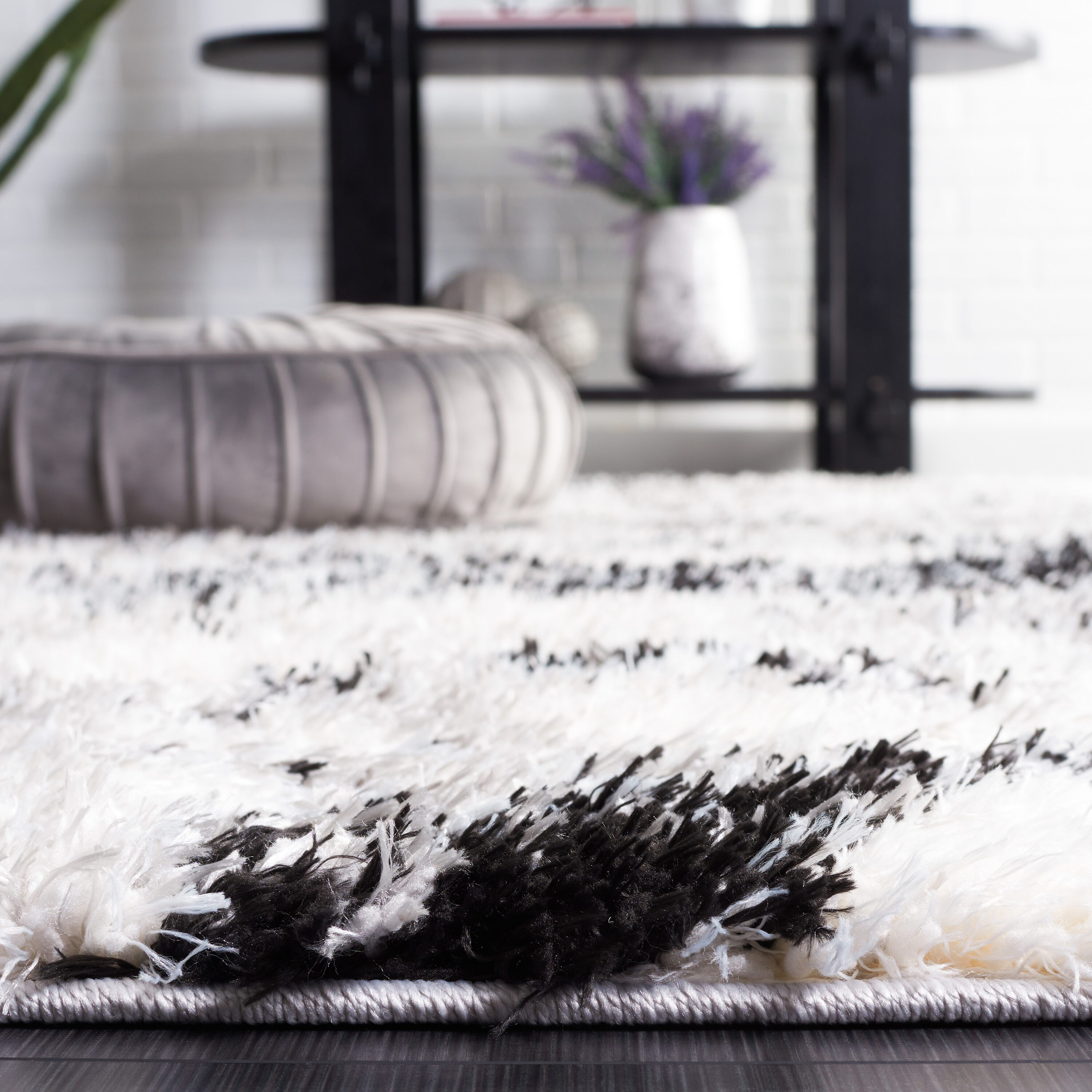 Lindsay 5'3" x 7'6" Grey/Black Ivory Abstract Shag Rug