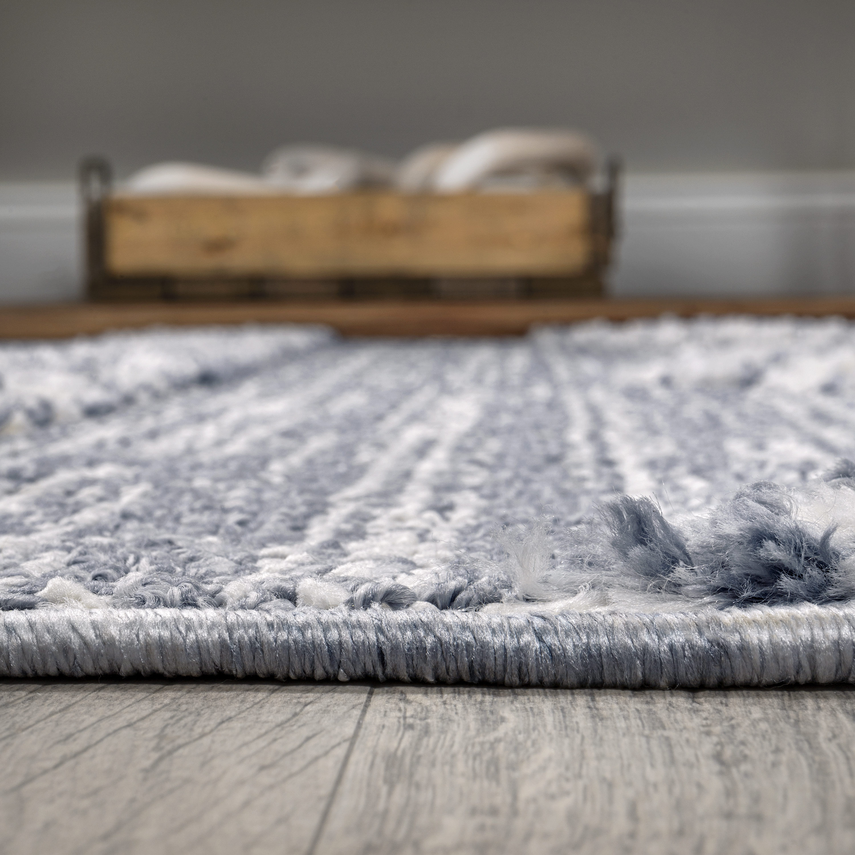 Modern Moroccan Trellis High-Low Gray 4' x 6' Area Rug