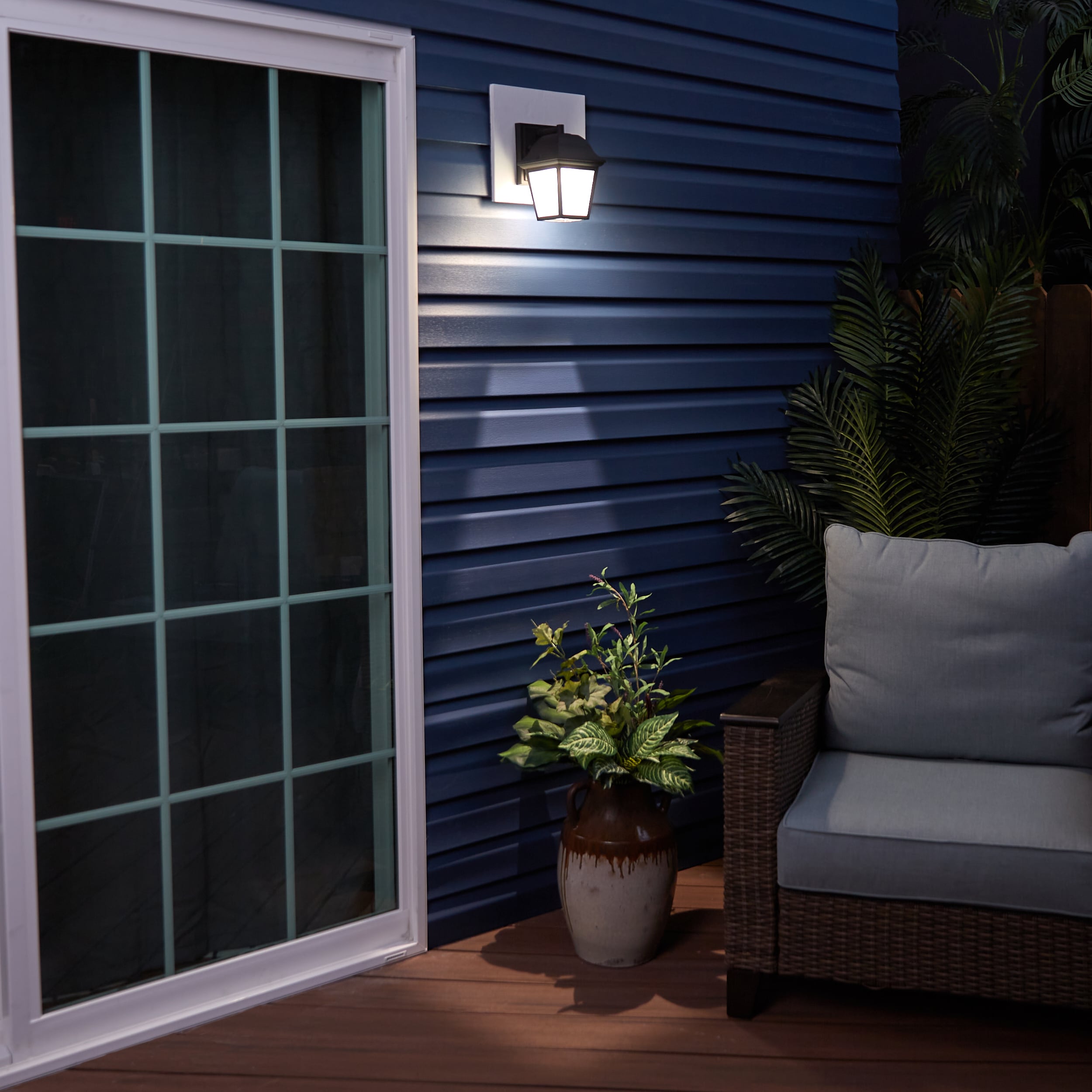 Black Die-Cast Aluminum LED Wall Lantern with Frosted Glass