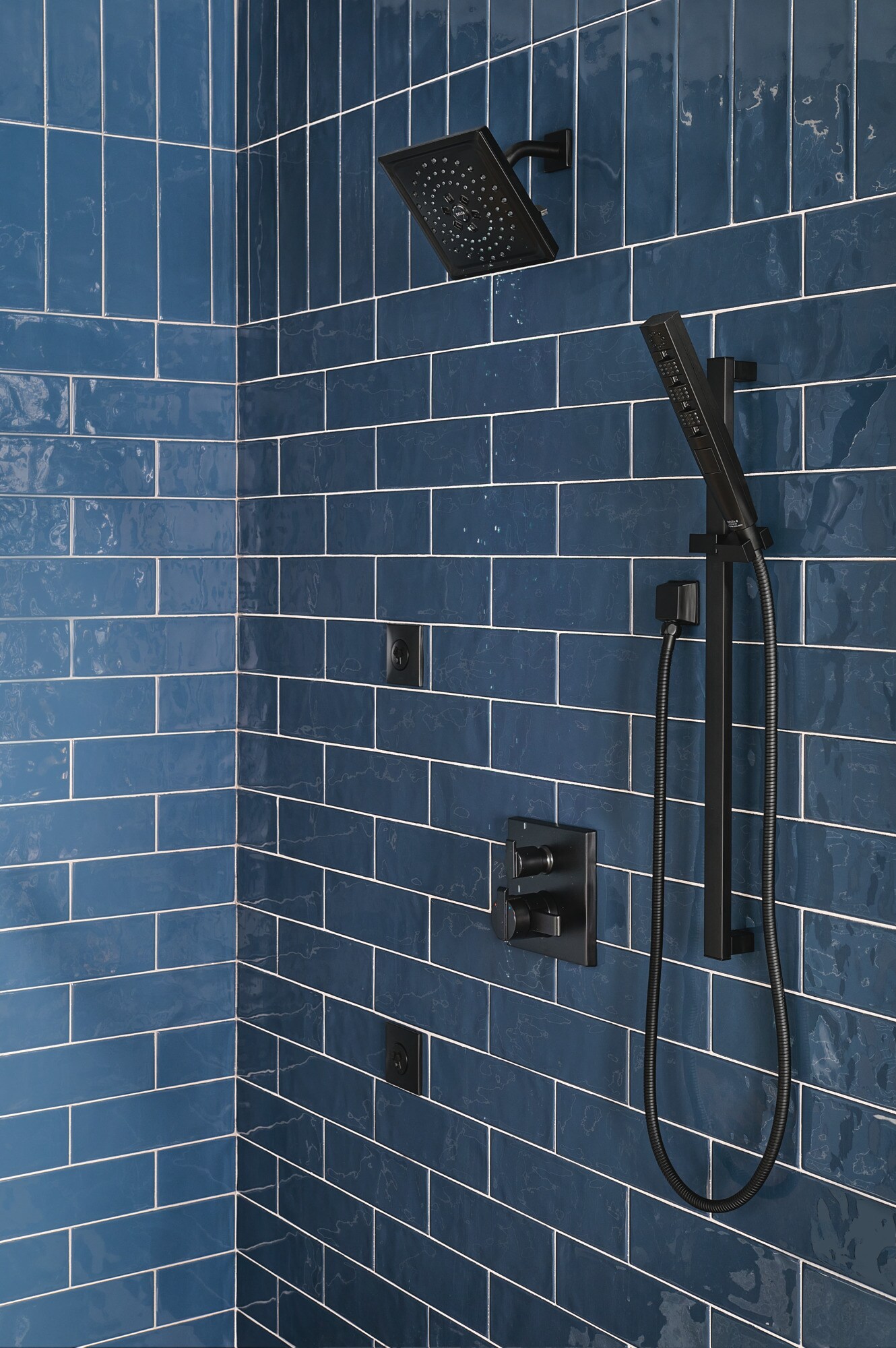 Delta T27967-BL Bath-Shower-Facc - View #4