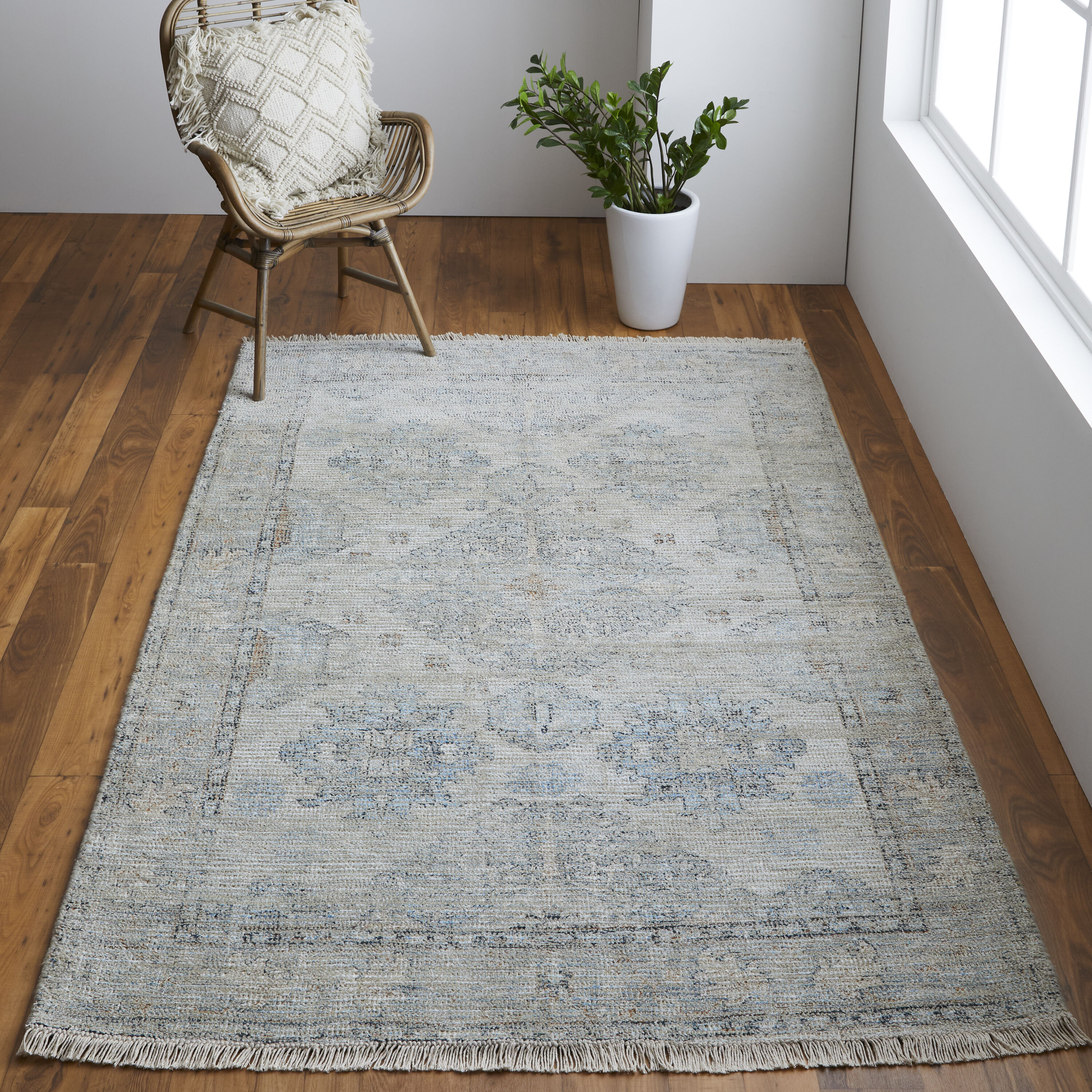 Handmade Gray Wool-Viscose Blend Rectangular Tufted Rug 27"x4"