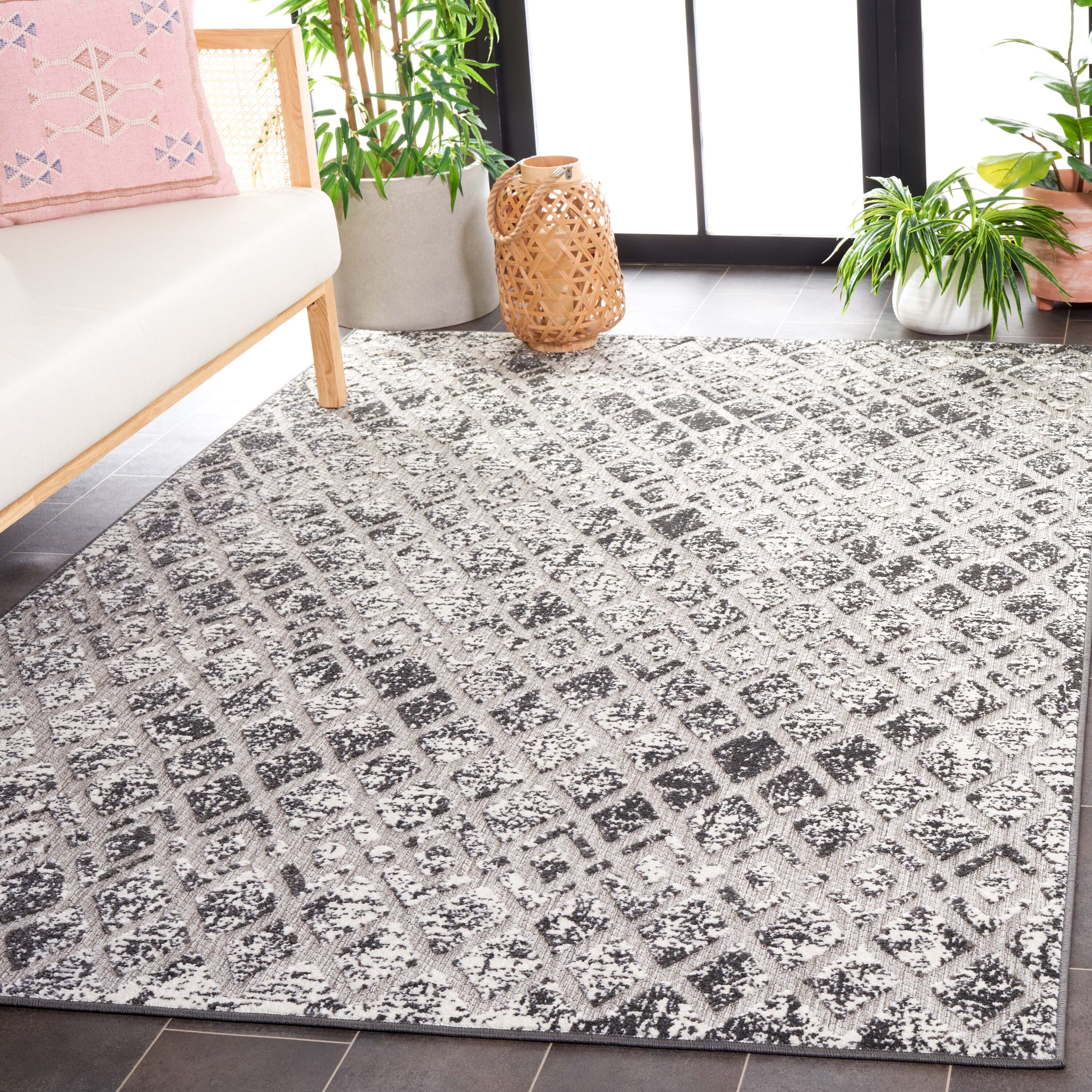 Gray Geometric Synthetic Indoor/Outdoor Area Rug