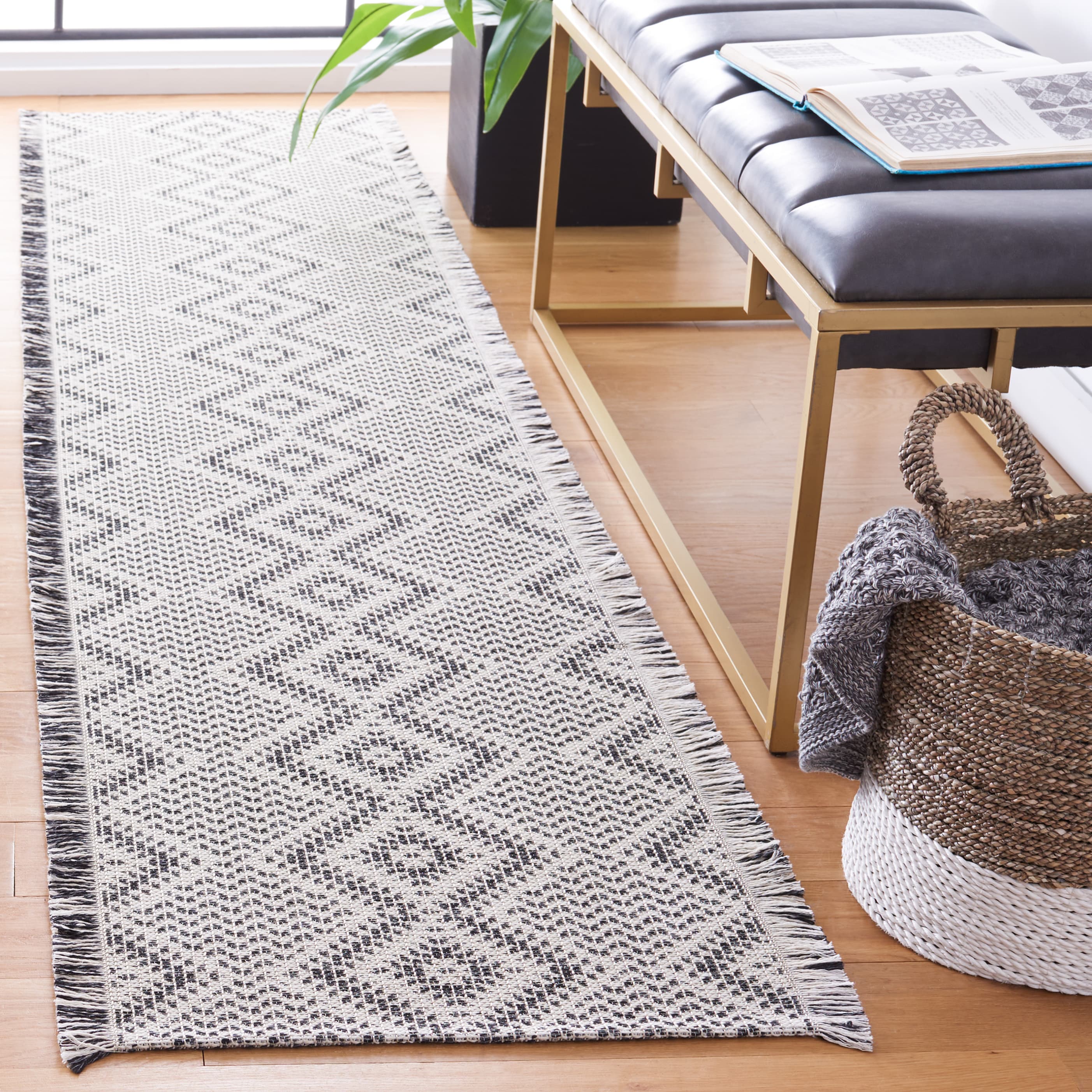 Augustine Agt507Z Ivory Black 2ft x 9ft Runner Rug