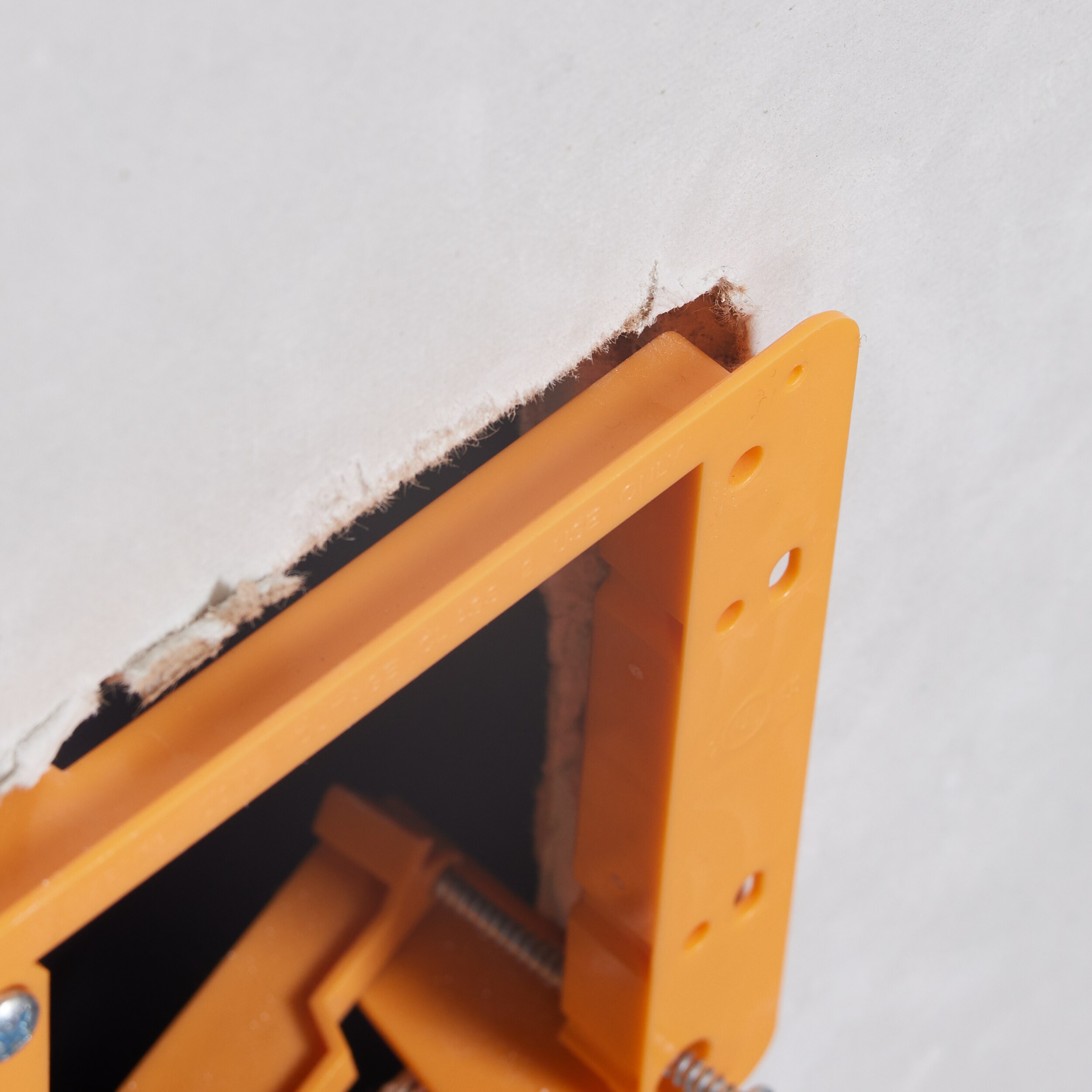 CANTEX 2-Gang Orange Plastic New Work Interior Wall Electrical Box Mounting  Bracket in the Electrical Box Mounting Brackets department at