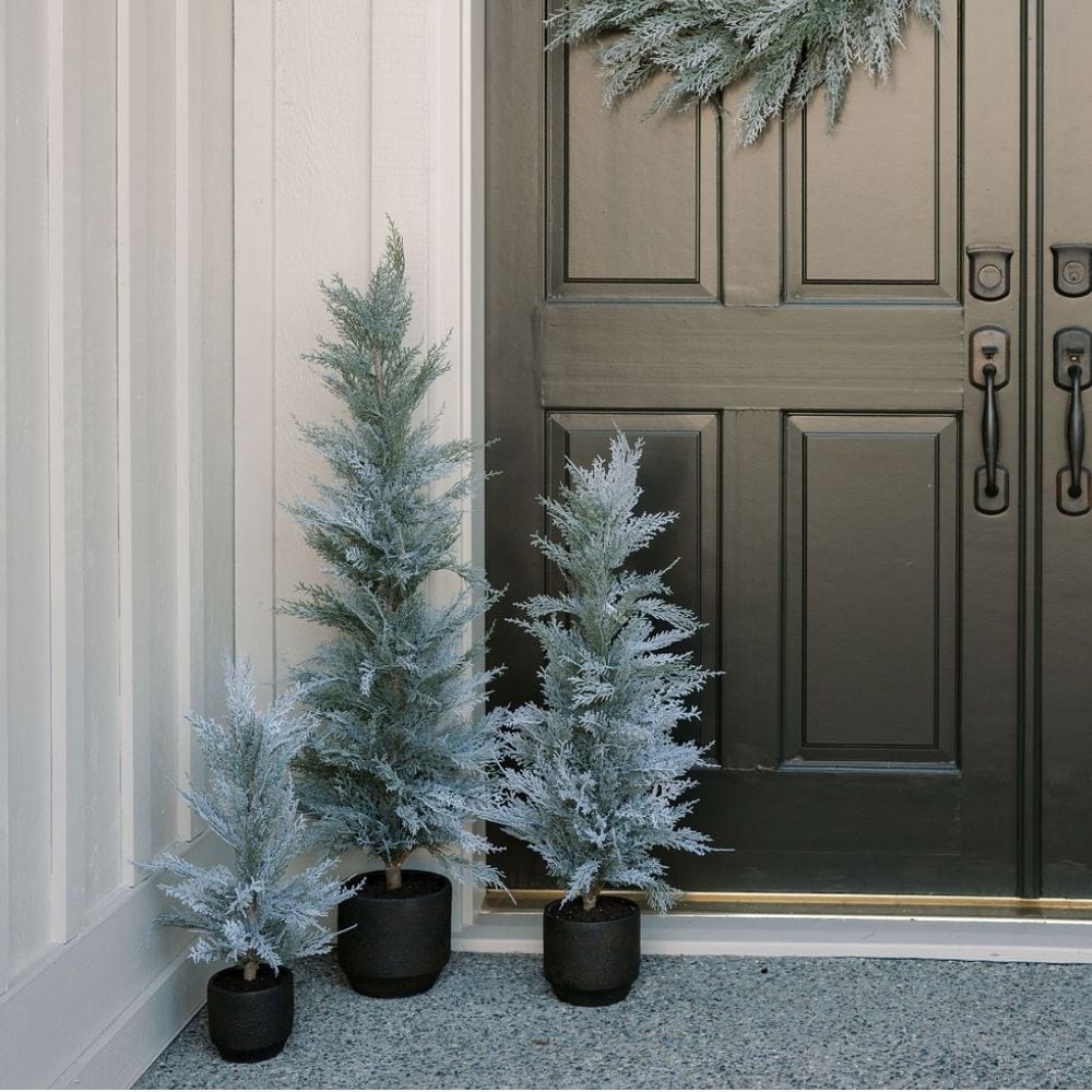 CG Hunter TRE-25016 Artificial-Christmas-Trees - View #3