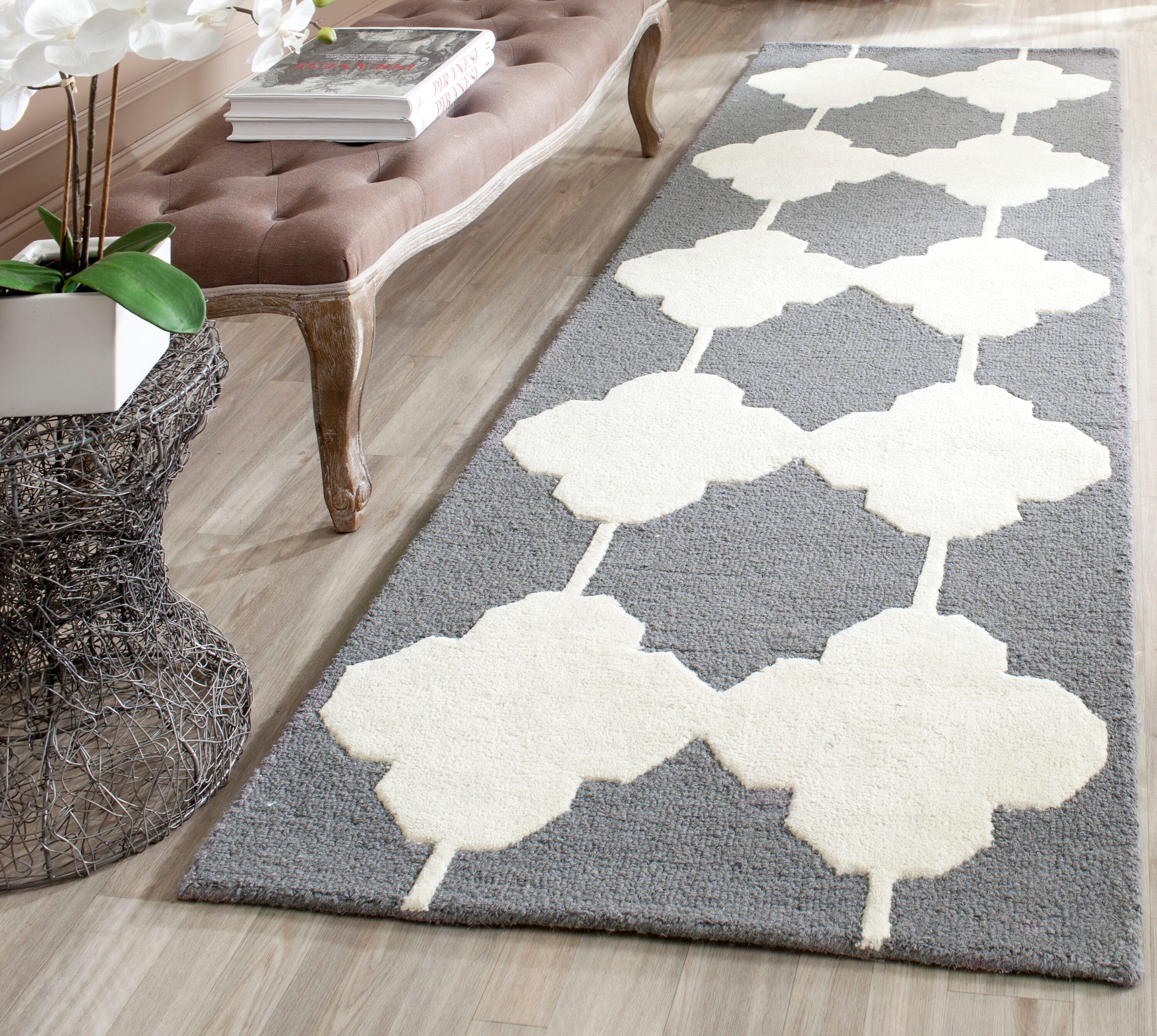 Safavieh -  Cambridge 719 Dark Gray/Ivory Contemporary 2ft-6in x 8ft Runner Rug