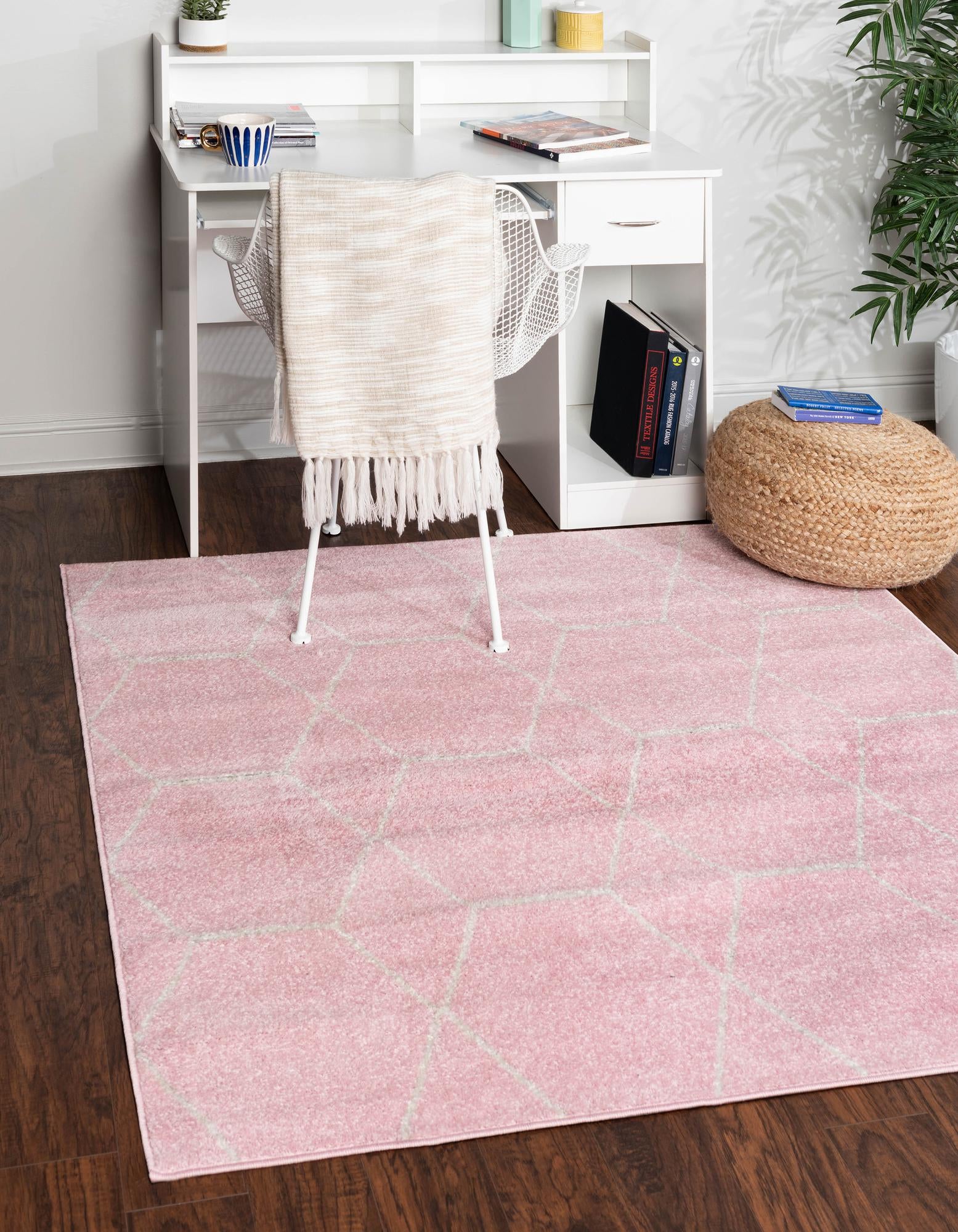 Unique Loom 3151613 Trellis Frieze 6 x 6 (ft) Loomed Polypropylene Light Pink Square Indoor Trellis Area rug