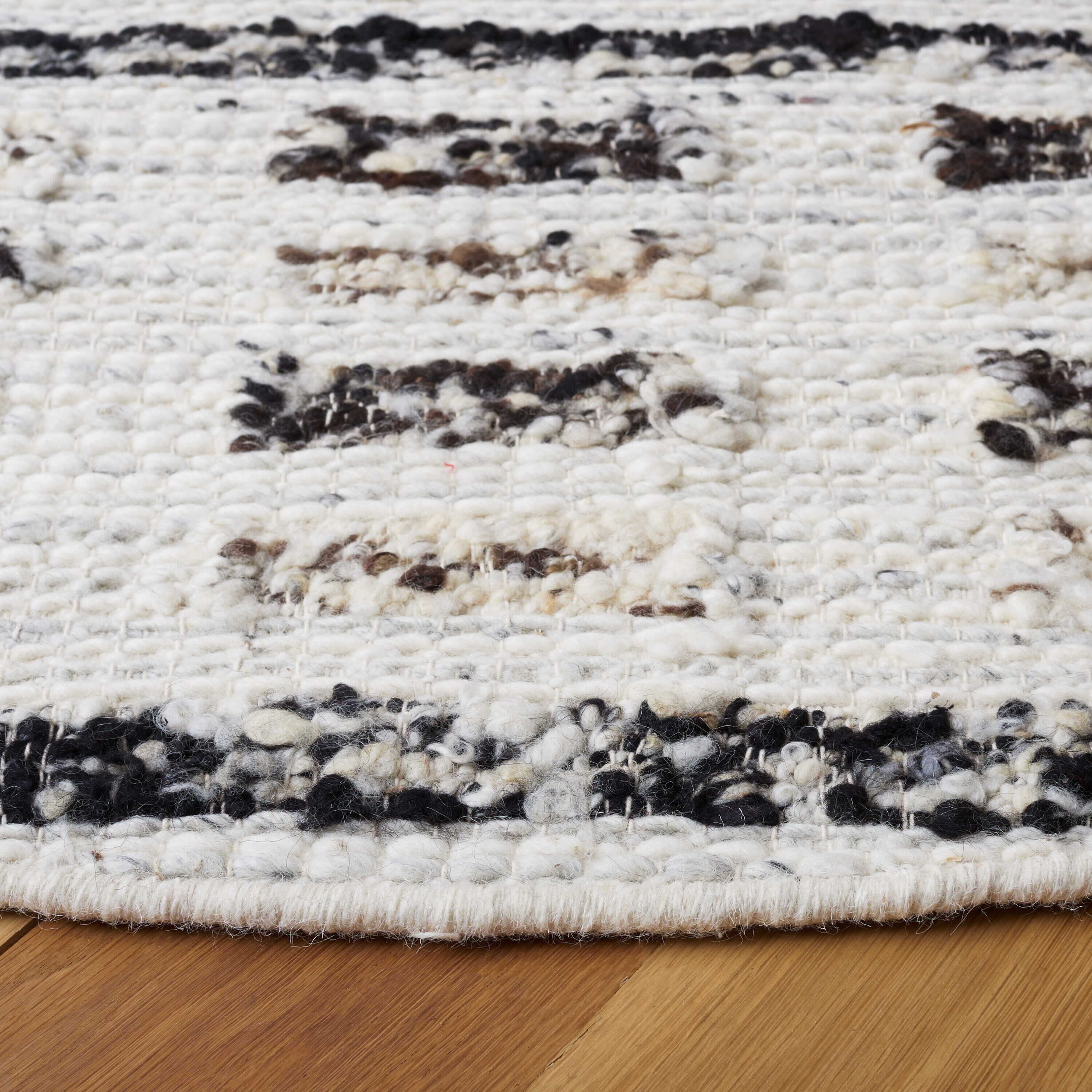 Safavieh MAN350A-6R rugs - View #3