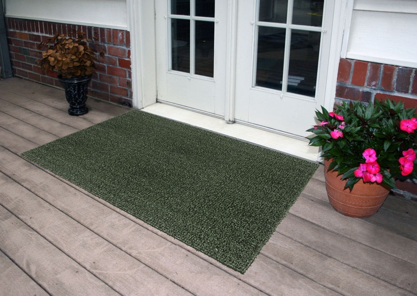 GrassWorx 3ft x 5ft Evergreen Plastic Rectangular Outdoor Door Mat in