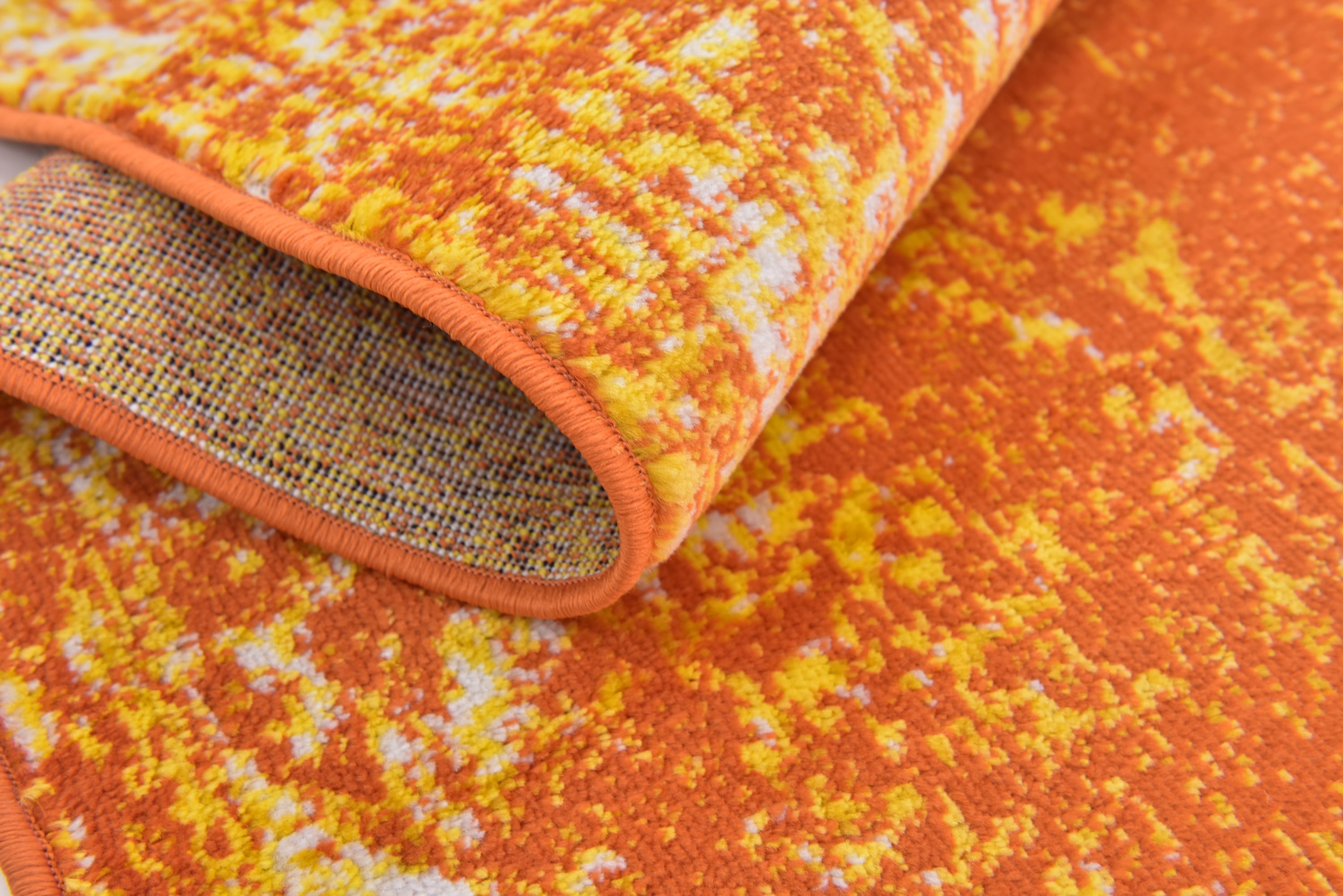 Unique Loom 3141589 Casino Sofia 6 x 6 (ft) Loomed Polypropylene Orange/Yellow Square Indoor Medallion Vintage Area rug