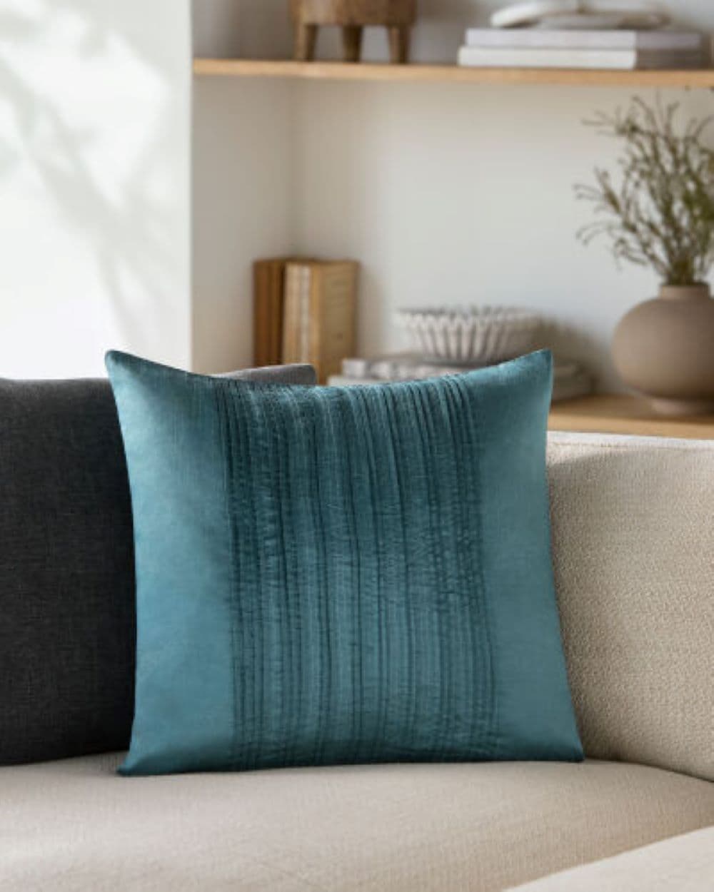 Yasmine 20" x 20" Blue Woven Polyester Throw Pillow
