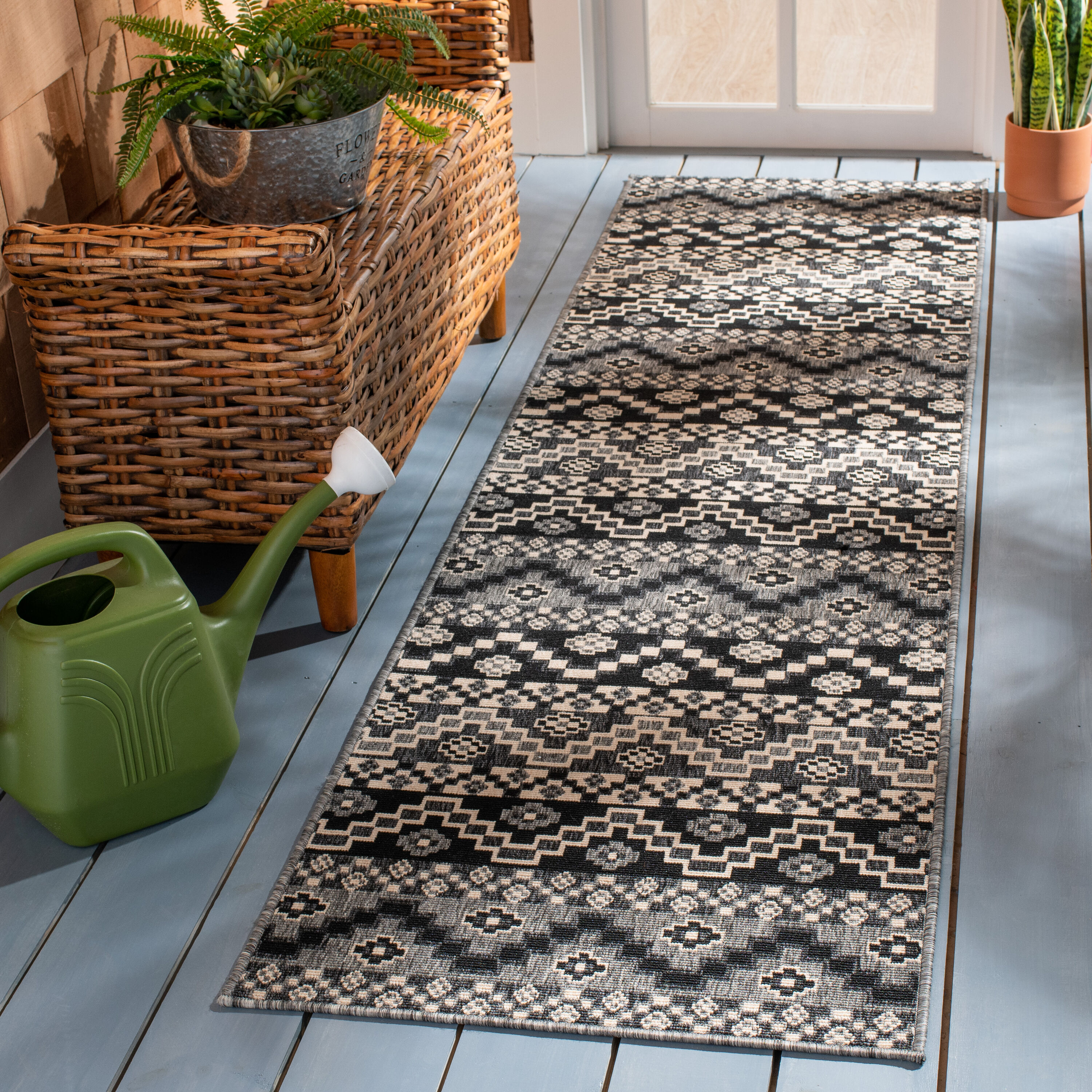 Safavieh VER095-0421-212 Veranda 2 x 12 (ft) Loomed Synthetic Black/Beige Rectangular Indoor/Outdoor Floral Southwestern Runner rug
