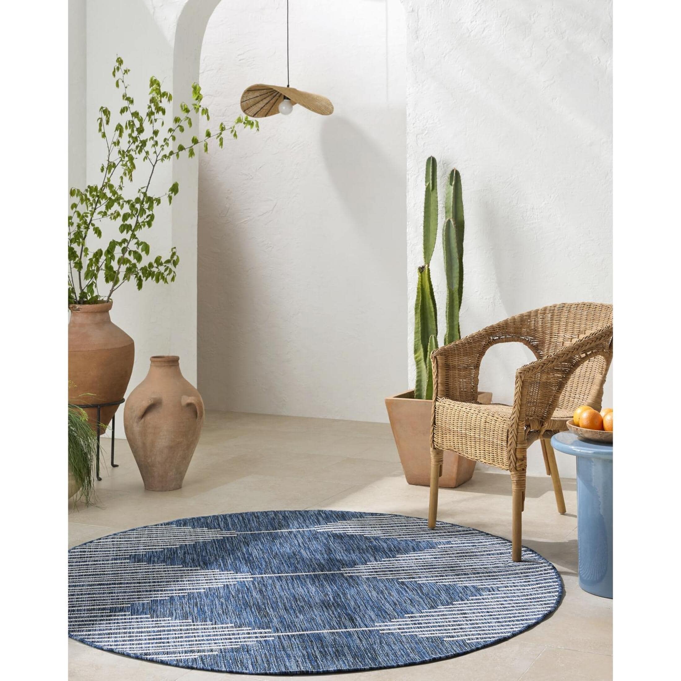 Livabliss EAG2350-53RD Eagean 5 x 5 (ft) Polypropylene Navy Round Indoor/Outdoor Geometric Mid-Century Modern Area rug