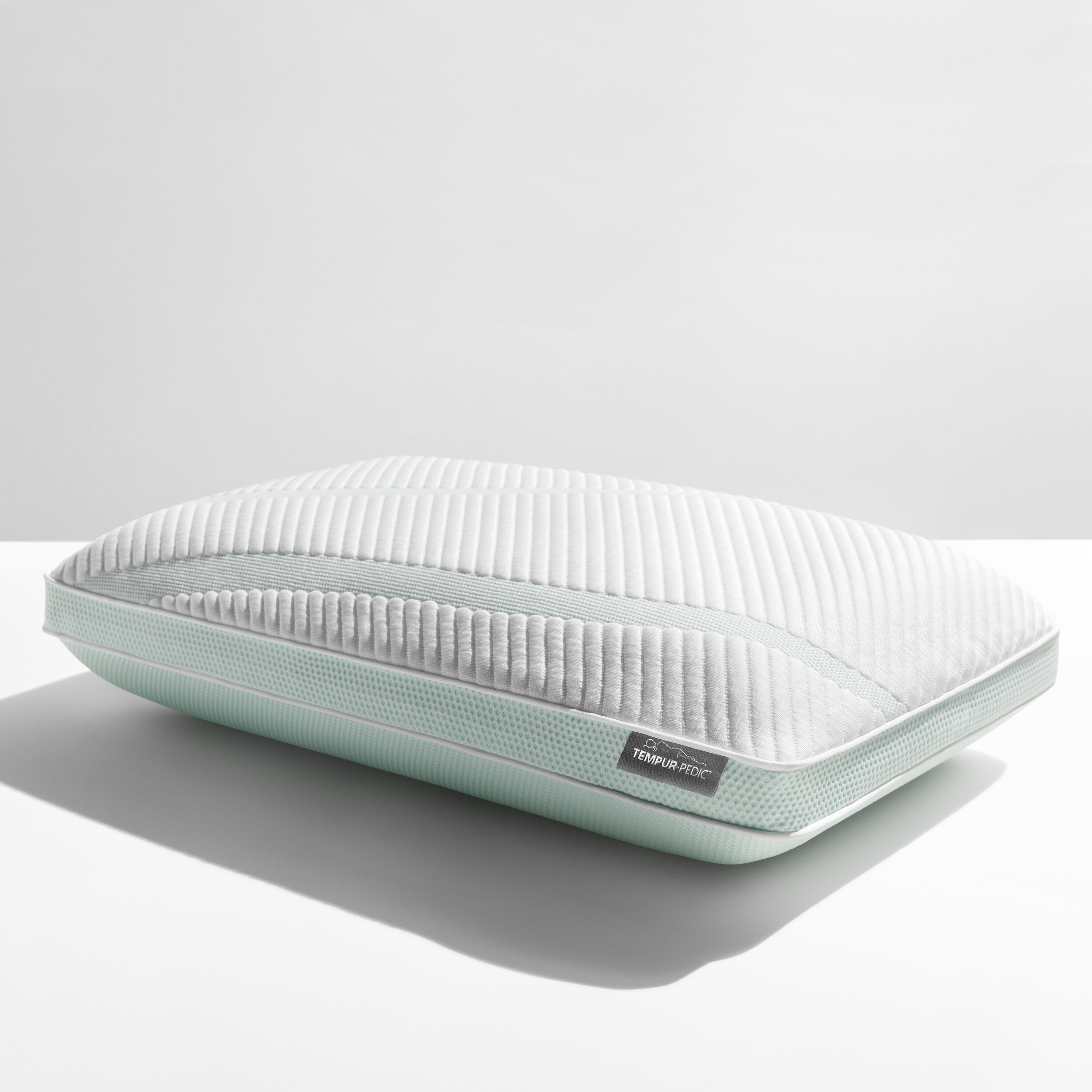 TEMPUR-PEDIC Queen Medium Memory Foam Bed Pillow in the Bed Pillows ...