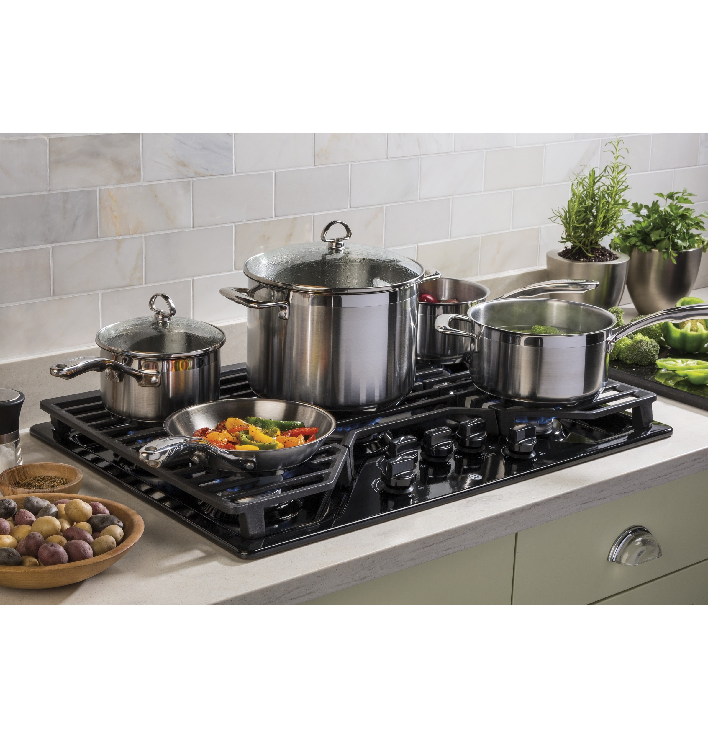 GE Profile™ 30 Built-In Gas Cooktop with 5 Burners and Optional  Extra-Large Cast Iron Griddle
